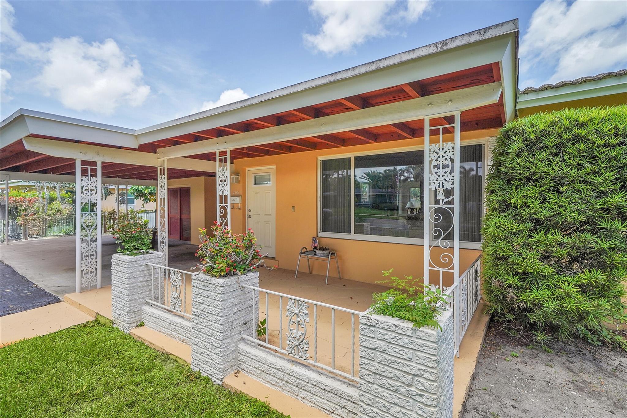 202 SW 53 Ave