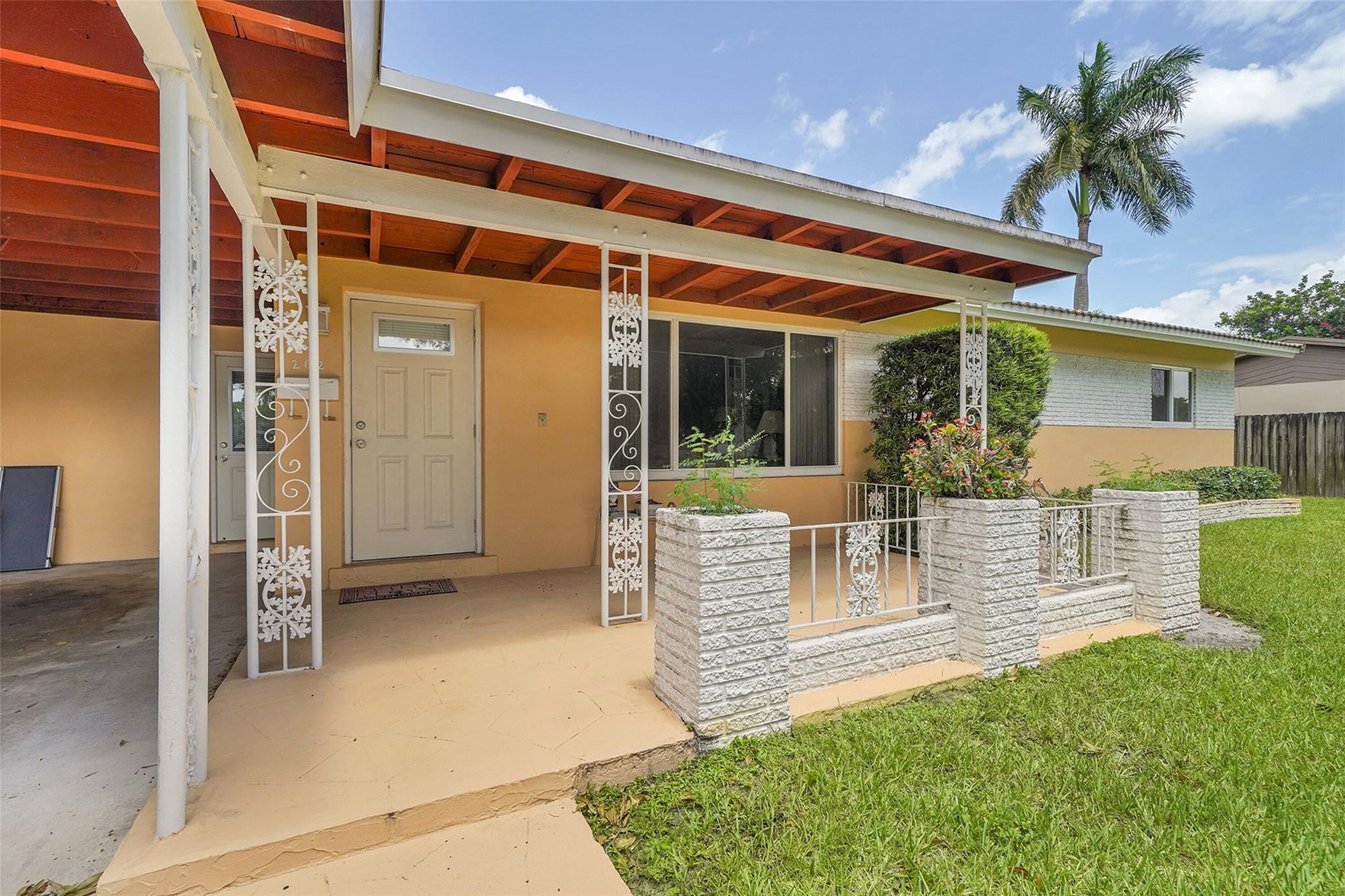 202 SW 53 Ave