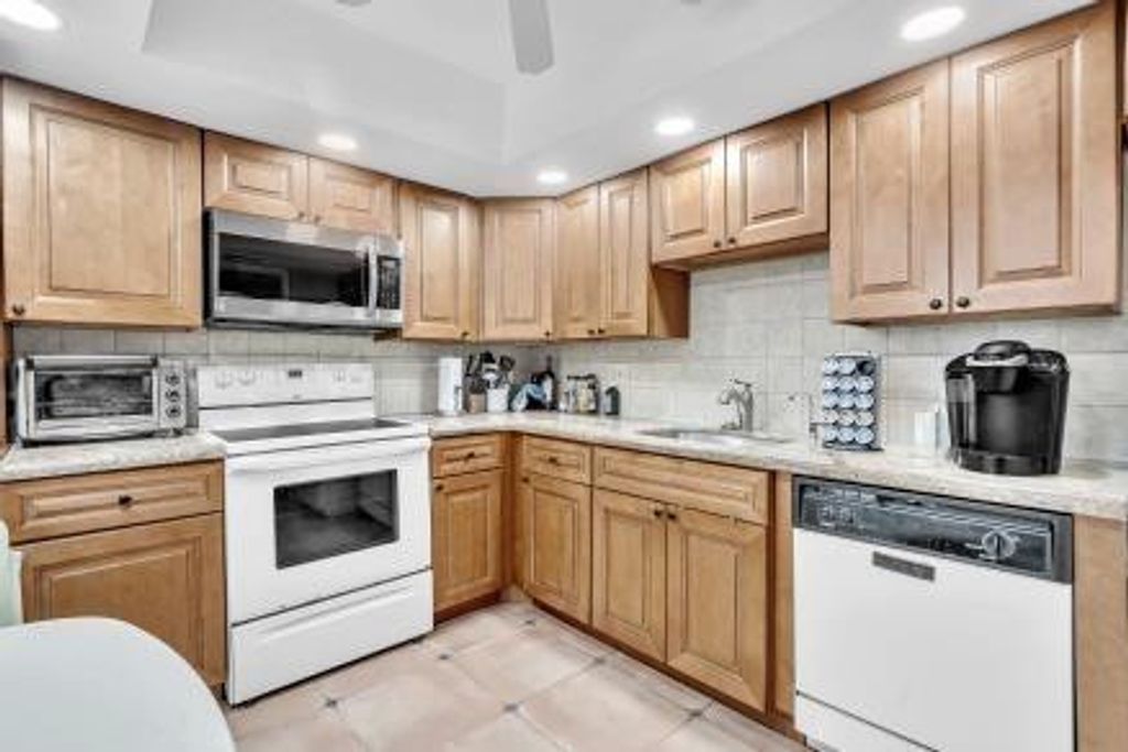 Photo of 3980 Oaks Clubhouse Drive #209, Pompano Beach, FL 33069 (MLS # F10413656)