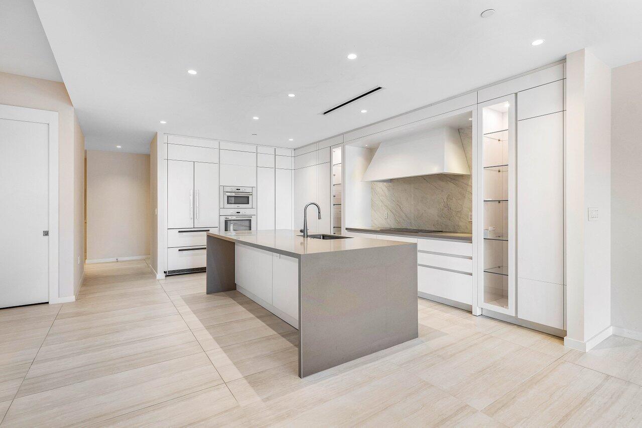 200 SE Mizner Boulevard 514, Boca Raton, FL, 33432/$2,950,000 4 200 SE Mizner Boulevard 514