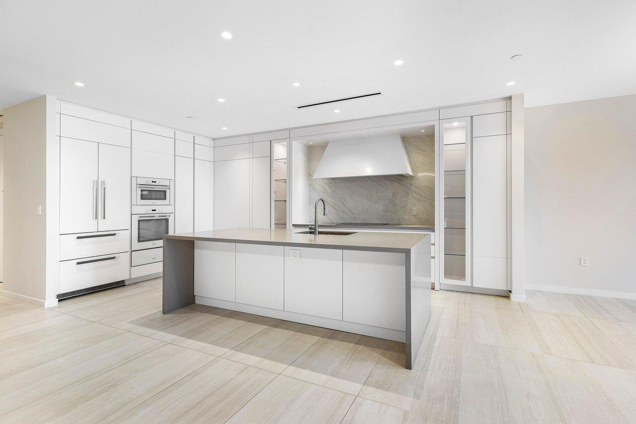 200 SE Mizner Boulevard 514, Boca Raton, FL, 33432/$2,950,000 2 200 SE Mizner Boulevard 514