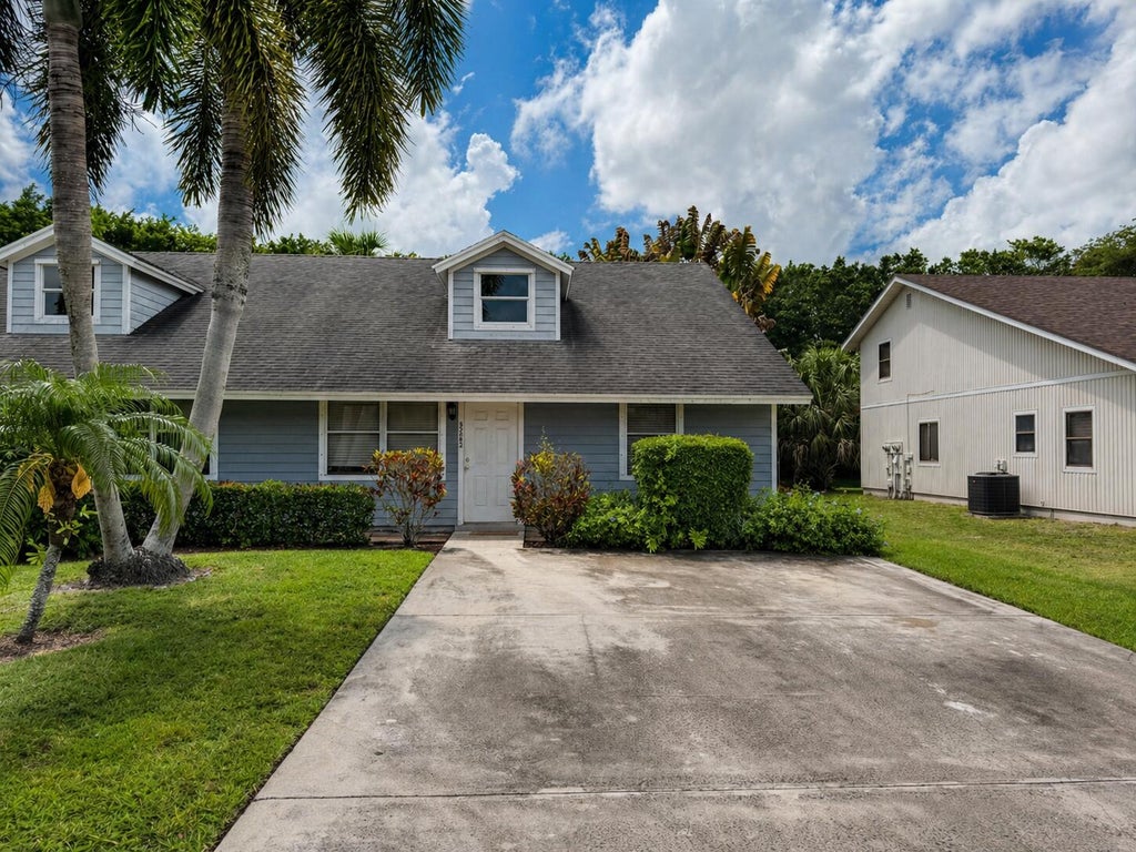 Photo of 9262 Green Meadows Way, Palm Beach Gardens, FL 33418 (MLS # B26021006)