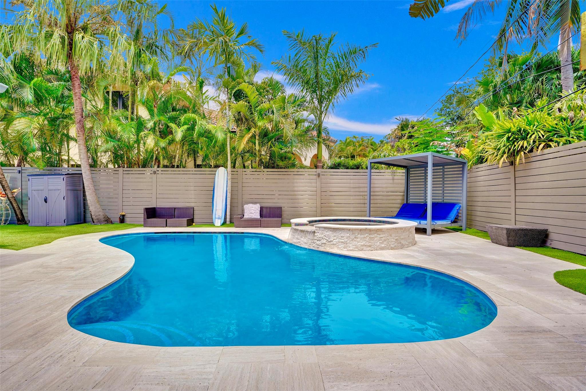 1514 W Middle River Dr