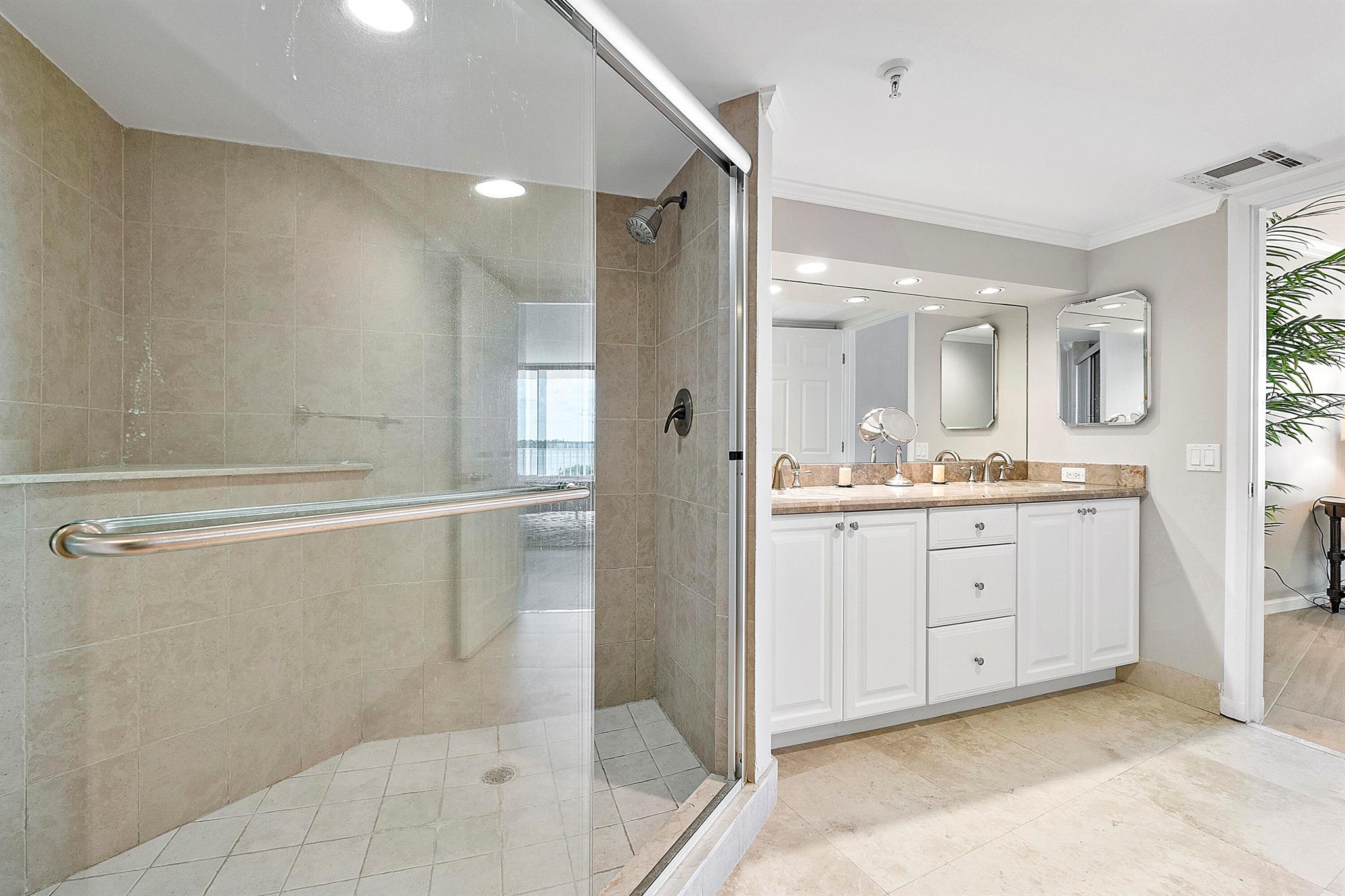 ATRIUMS OF PALM BEACH CON - Residential Lease