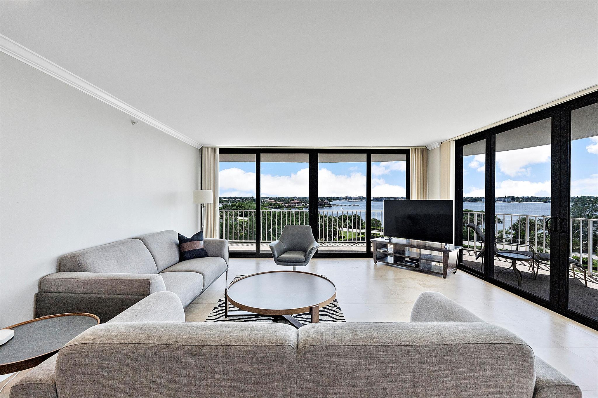 ATRIUMS OF PALM BEACH CON - Residential Lease