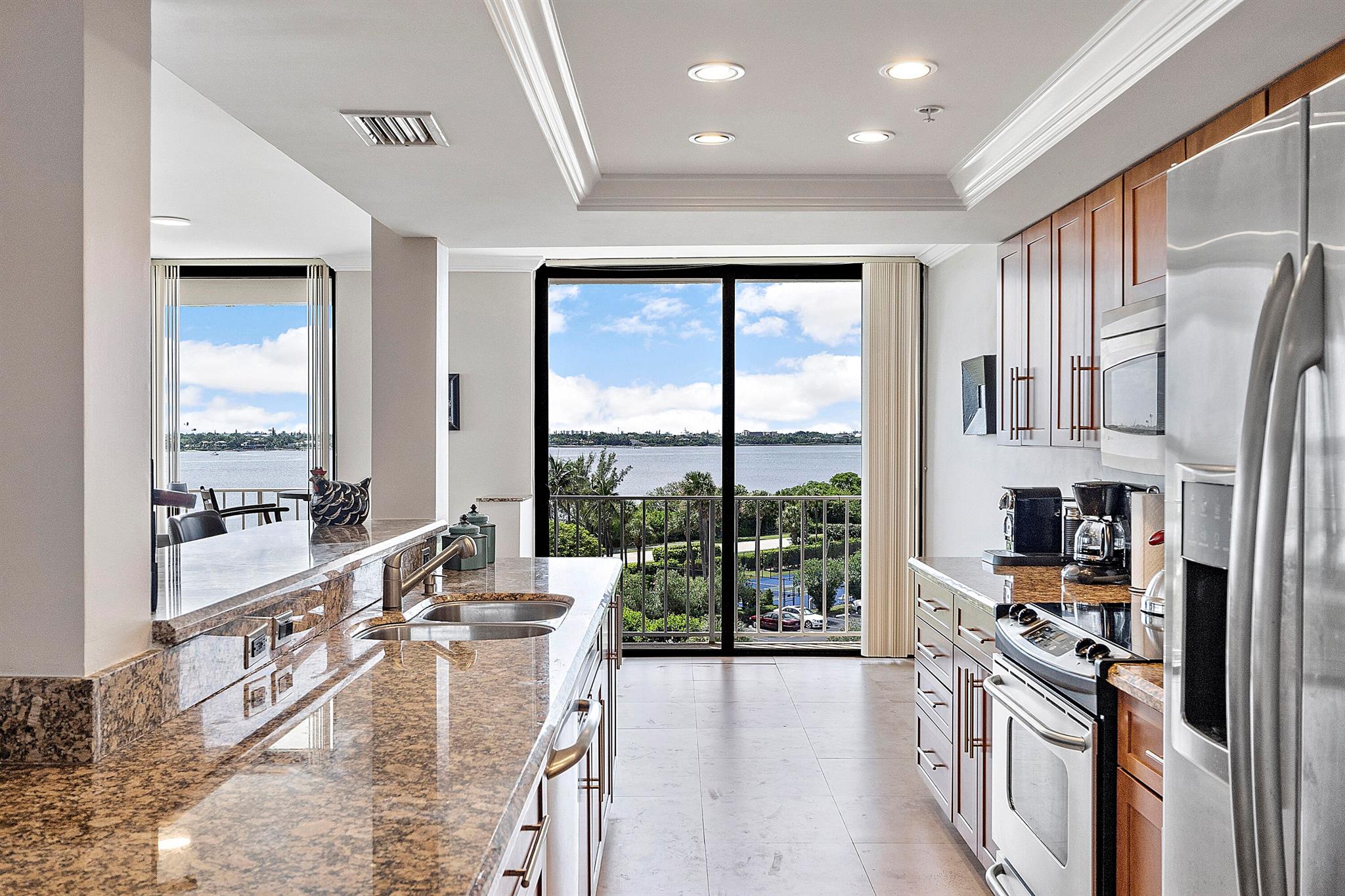 ATRIUMS OF PALM BEACH CON - Residential Lease