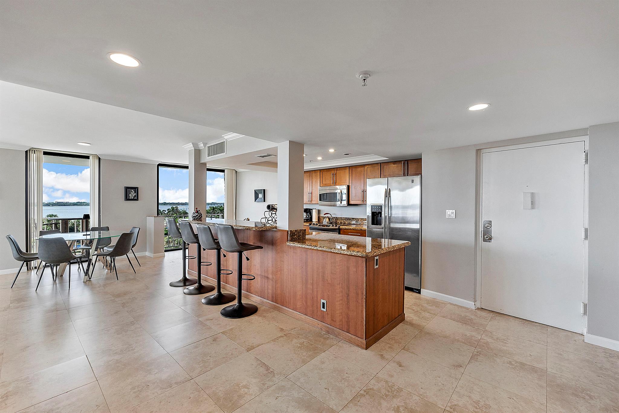 ATRIUMS OF PALM BEACH CON - Residential Lease