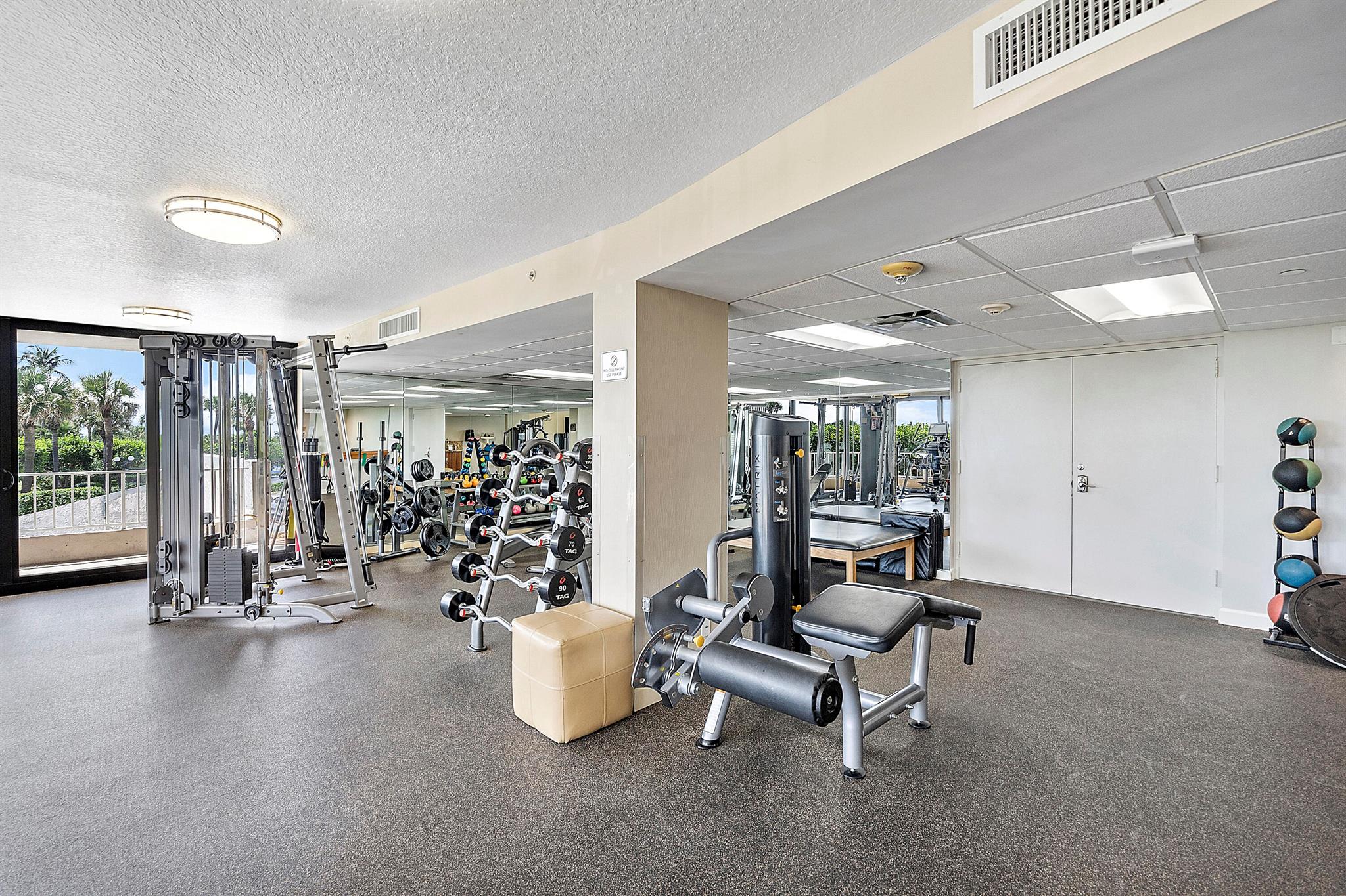 ATRIUMS OF PALM BEACH CON - Residential Lease