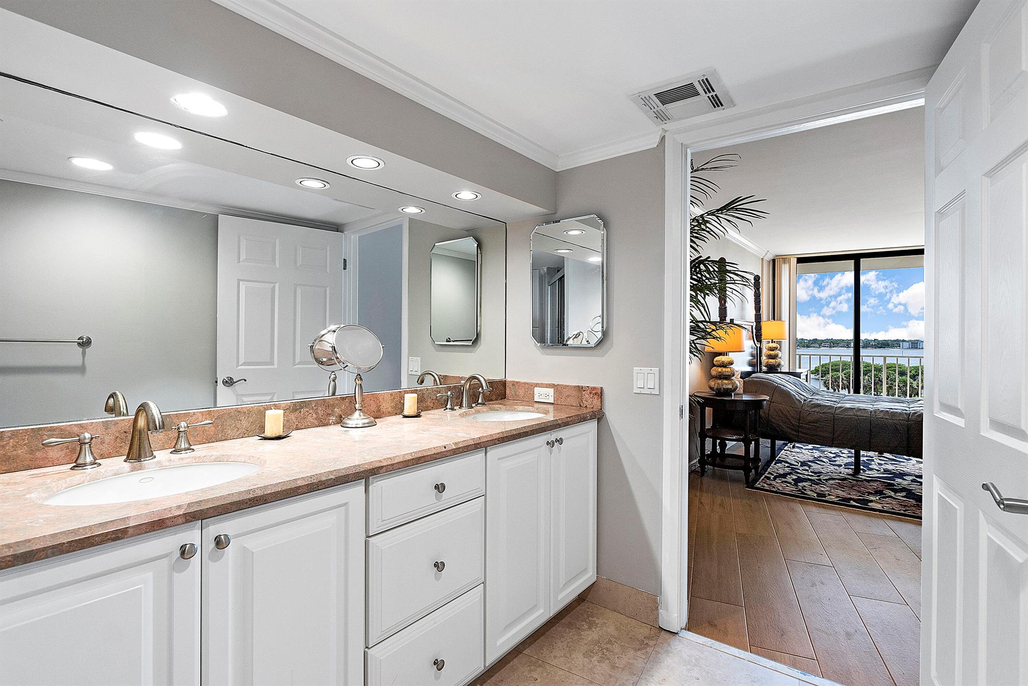ATRIUMS OF PALM BEACH CON - Residential Lease