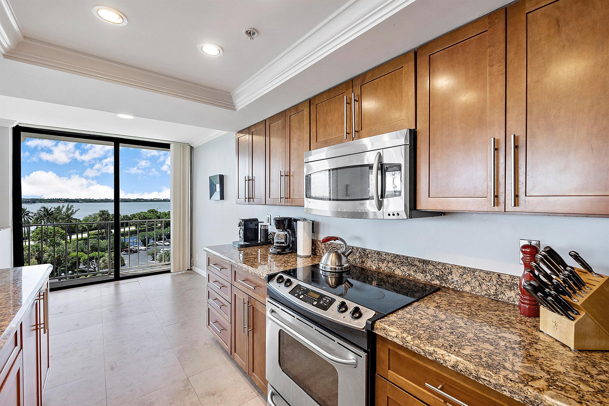 ATRIUMS OF PALM BEACH CON - Residential Lease