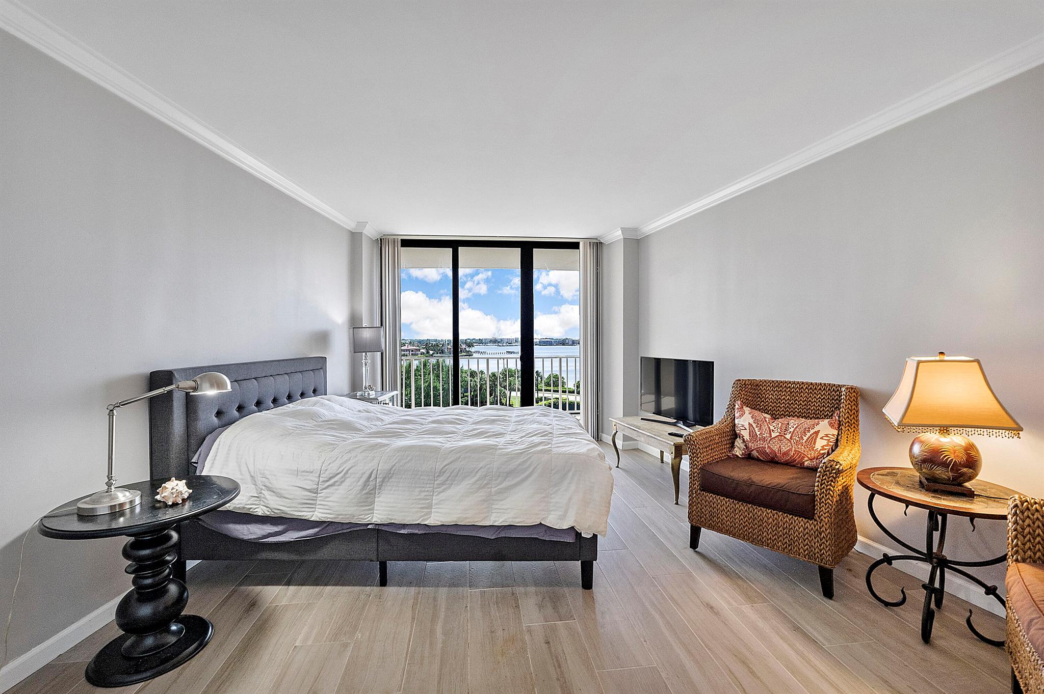 ATRIUMS OF PALM BEACH CON - Residential Lease