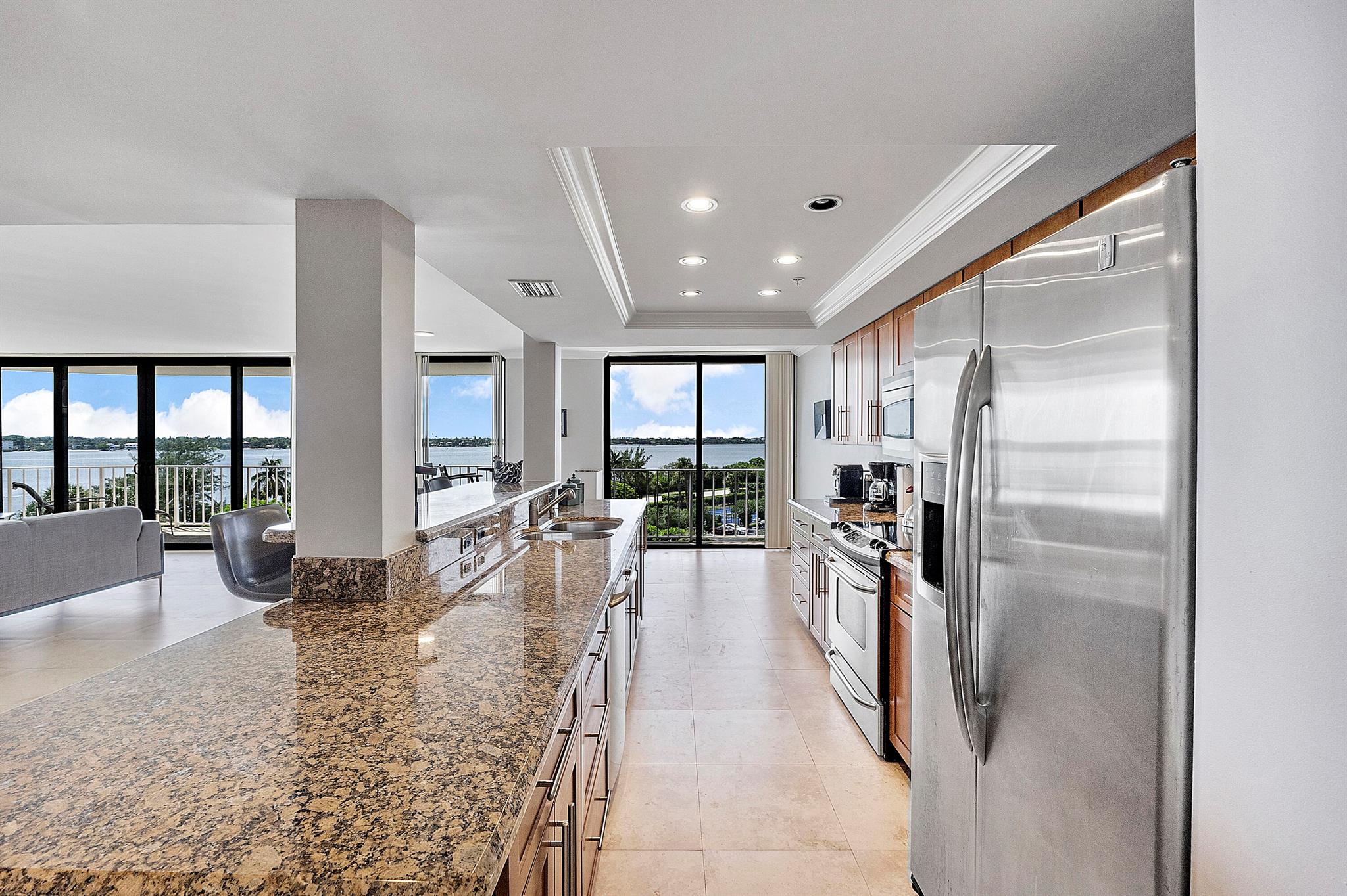 ATRIUMS OF PALM BEACH CON - Residential Lease