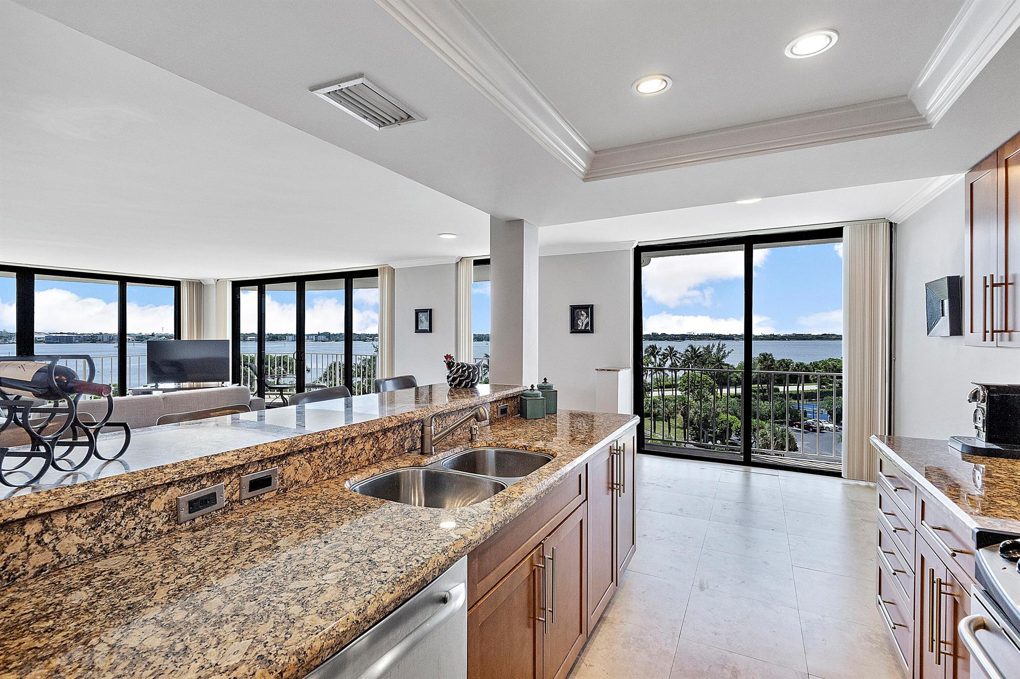 ATRIUMS OF PALM BEACH CON - Residential Lease