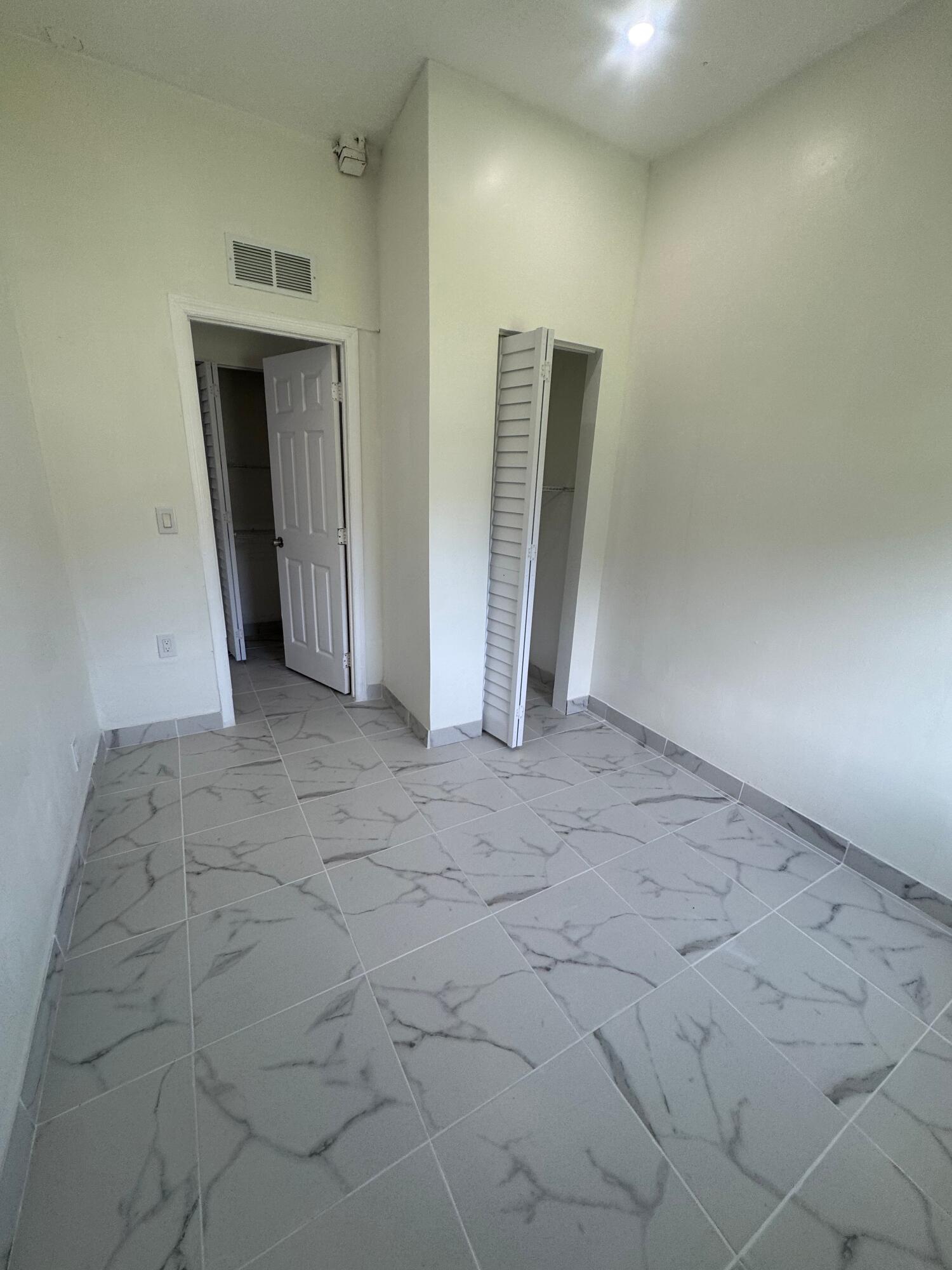 BENJAMIN HOGG'S ADDITION - Residential Lease
