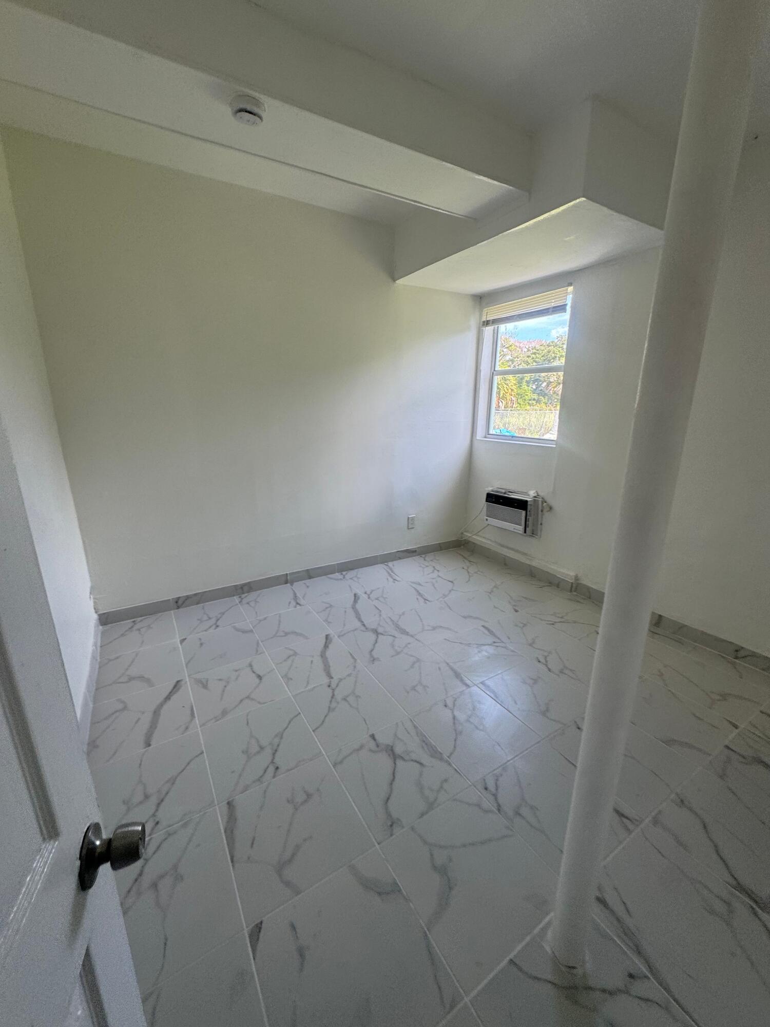BENJAMIN HOGG'S ADDITION - Residential Lease