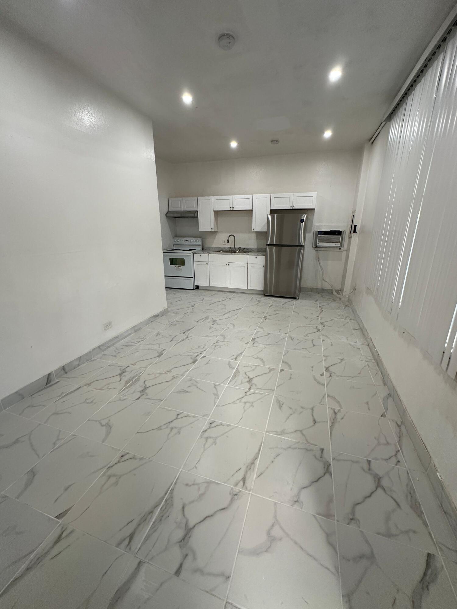 BENJAMIN HOGG'S ADDITION - Residential Lease