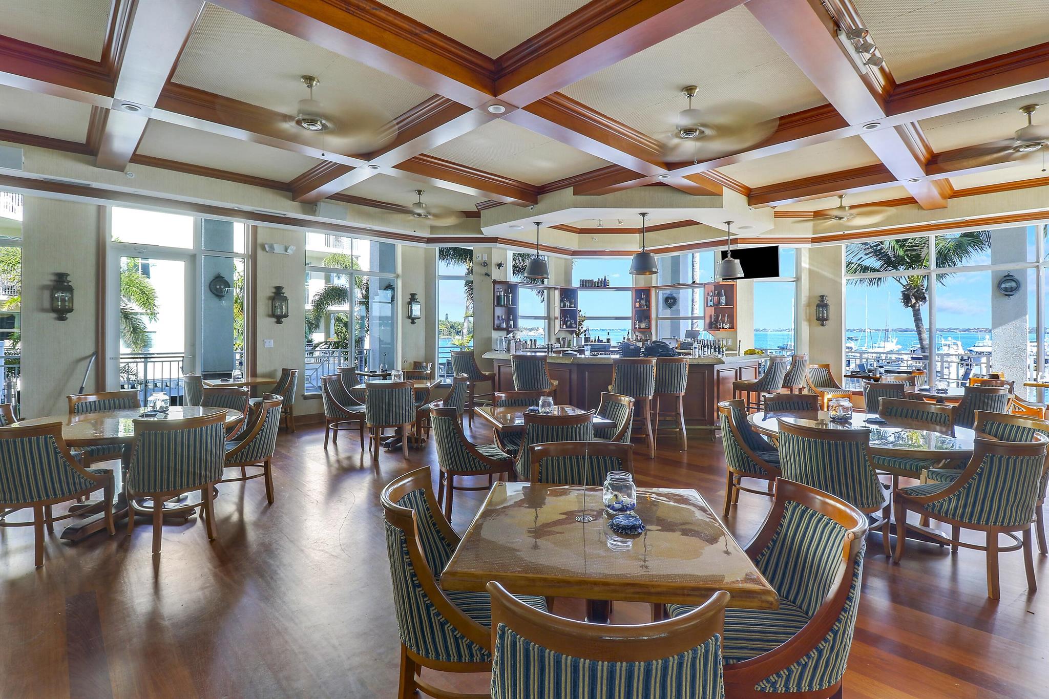 HARBORAGE YACHT - Residential