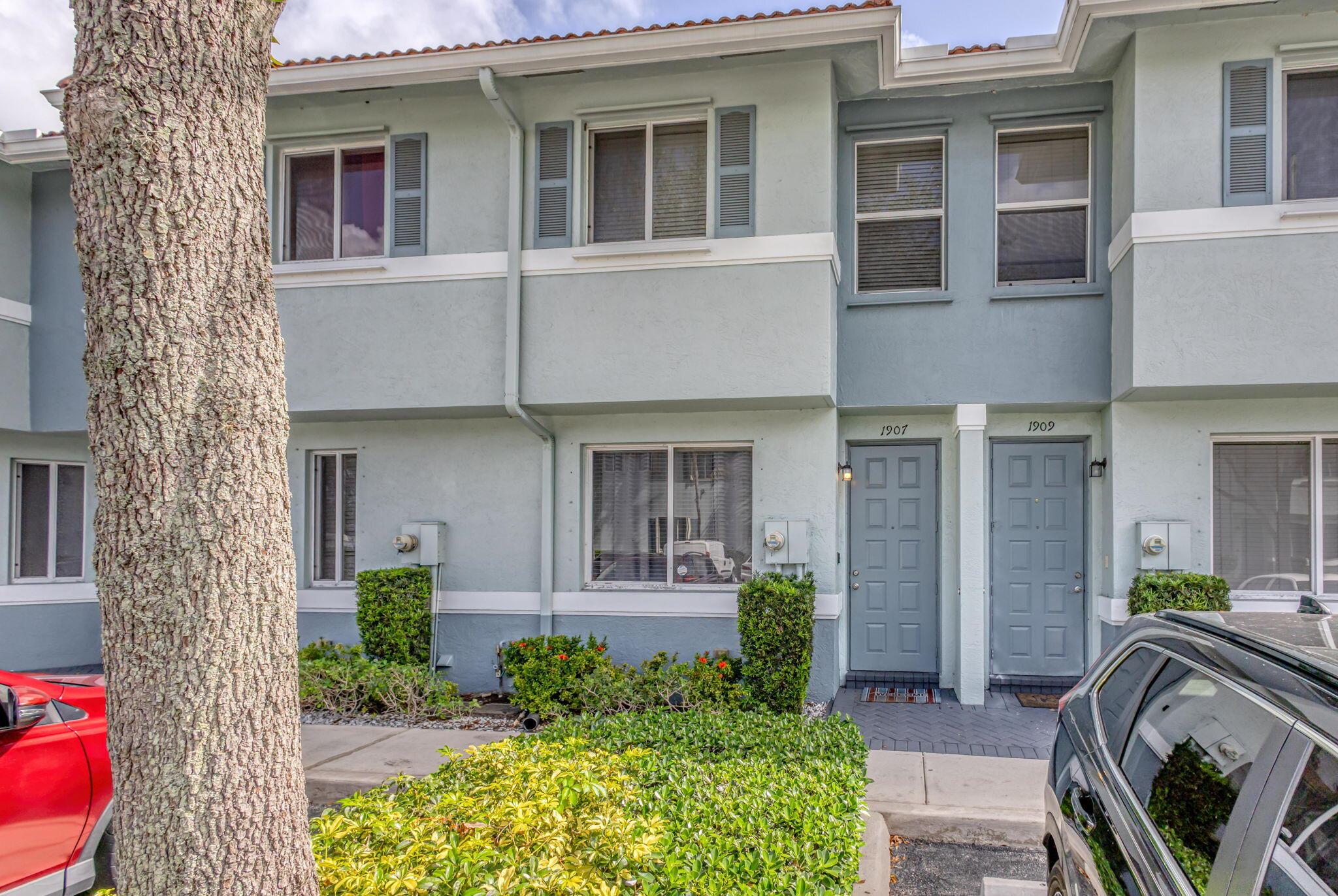 1907 Hibiscus Lane
