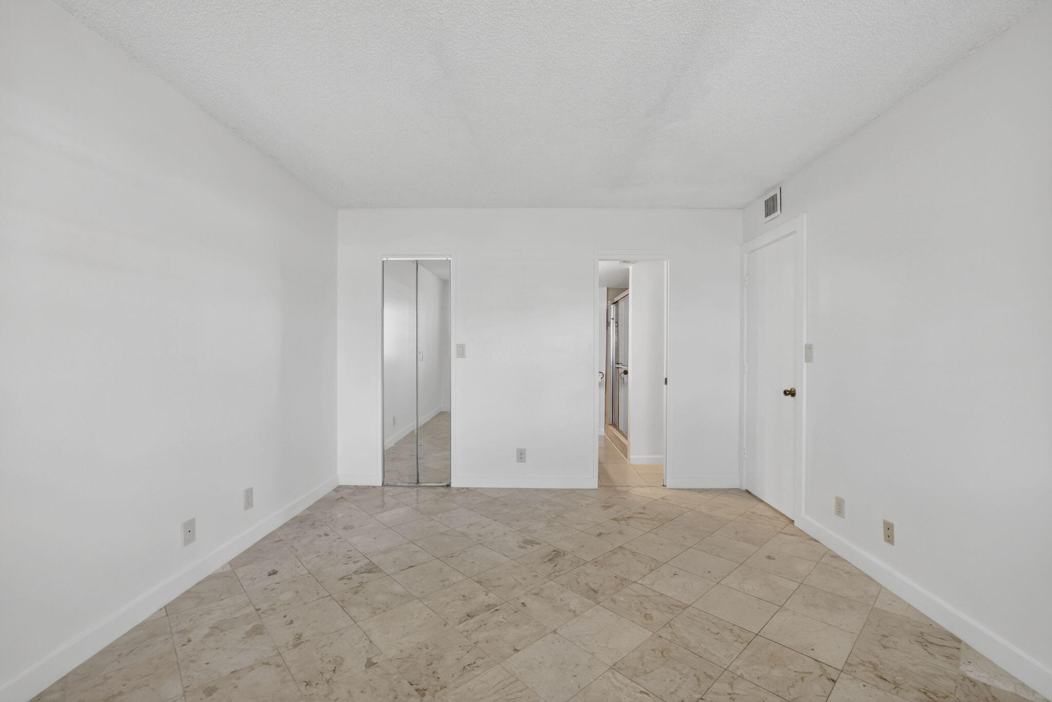 OAKLAND FOREST CLUB CONDO - Residential