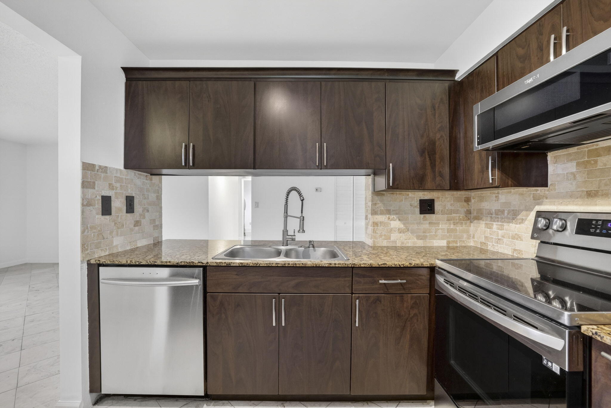 3041 N Oakland Forest Drive 103