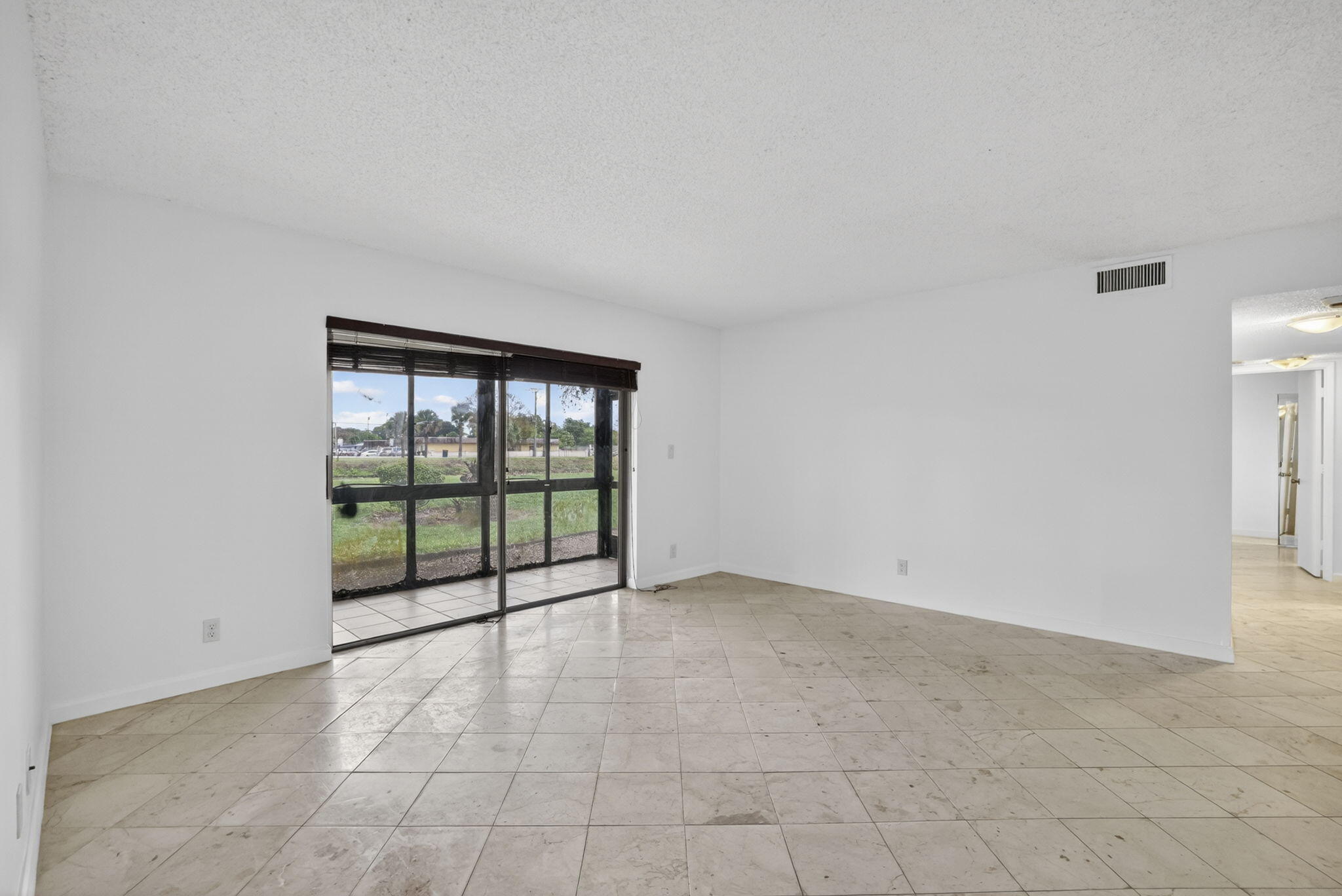OAKLAND FOREST CLUB CONDO - Residential