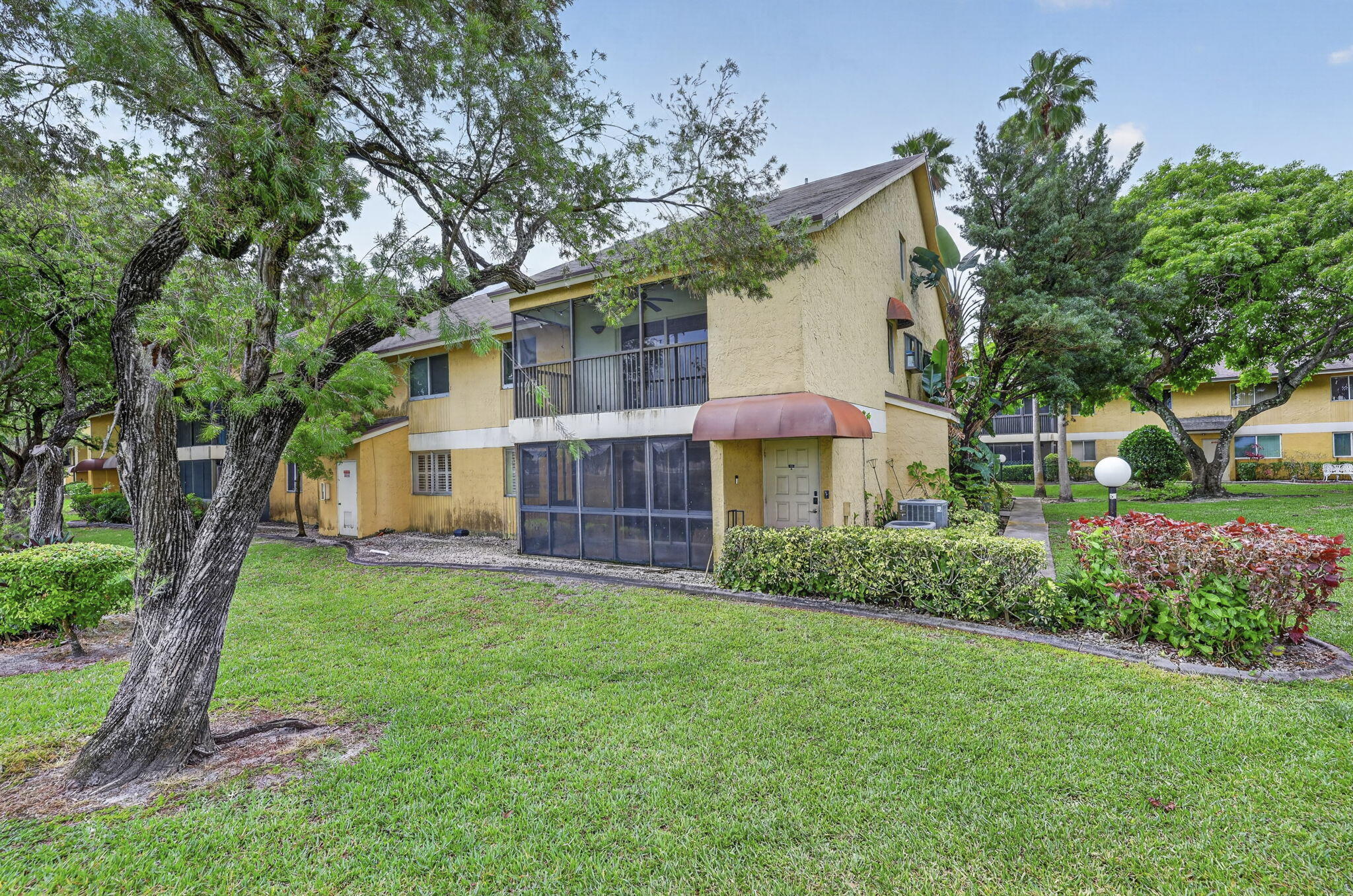 OAKLAND FOREST CLUB CONDO - Residential
