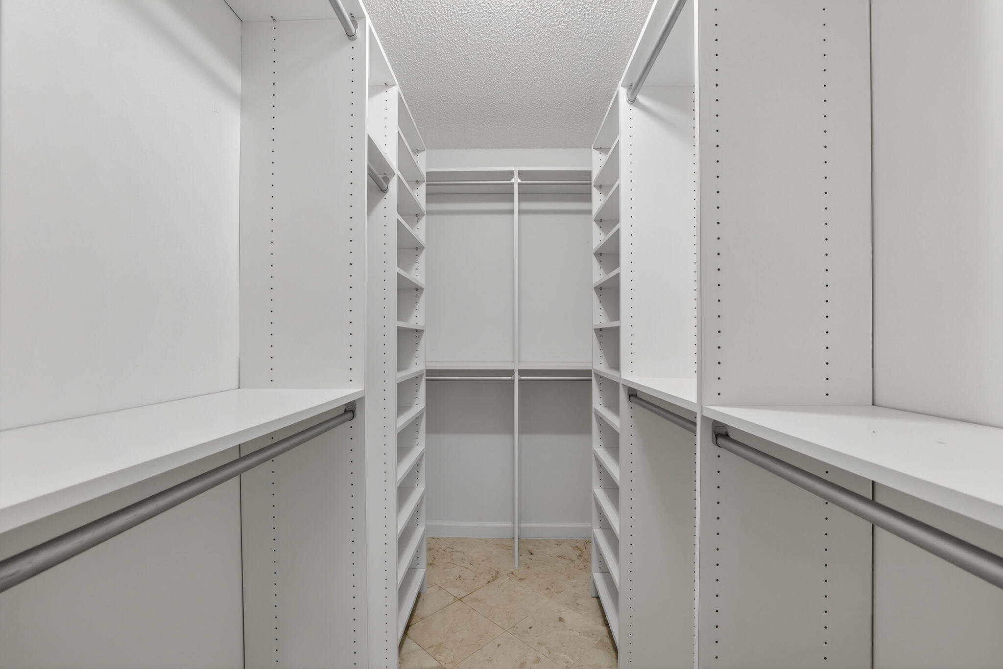 OAKLAND FOREST CLUB CONDO - Residential