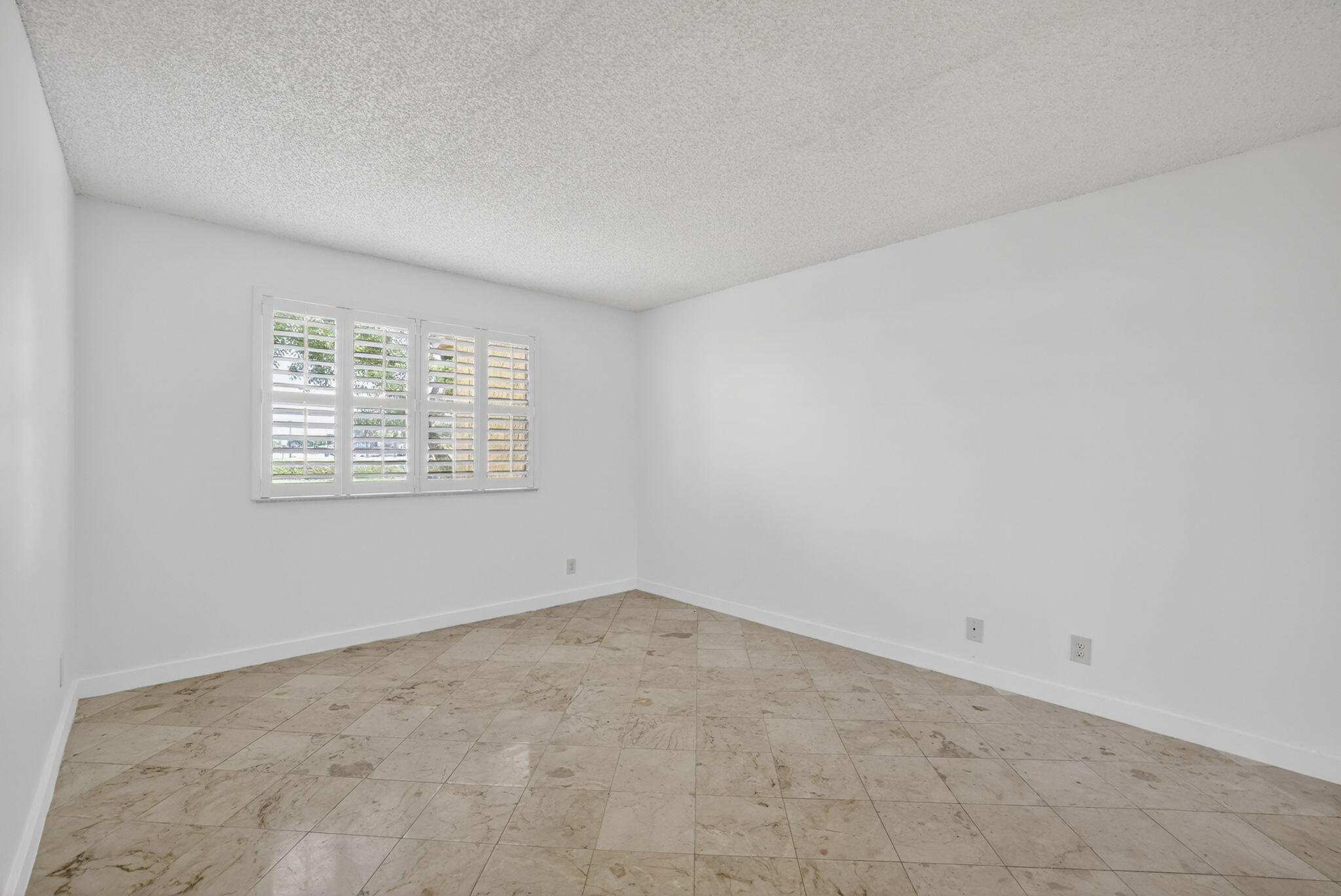 OAKLAND FOREST CLUB CONDO - Residential