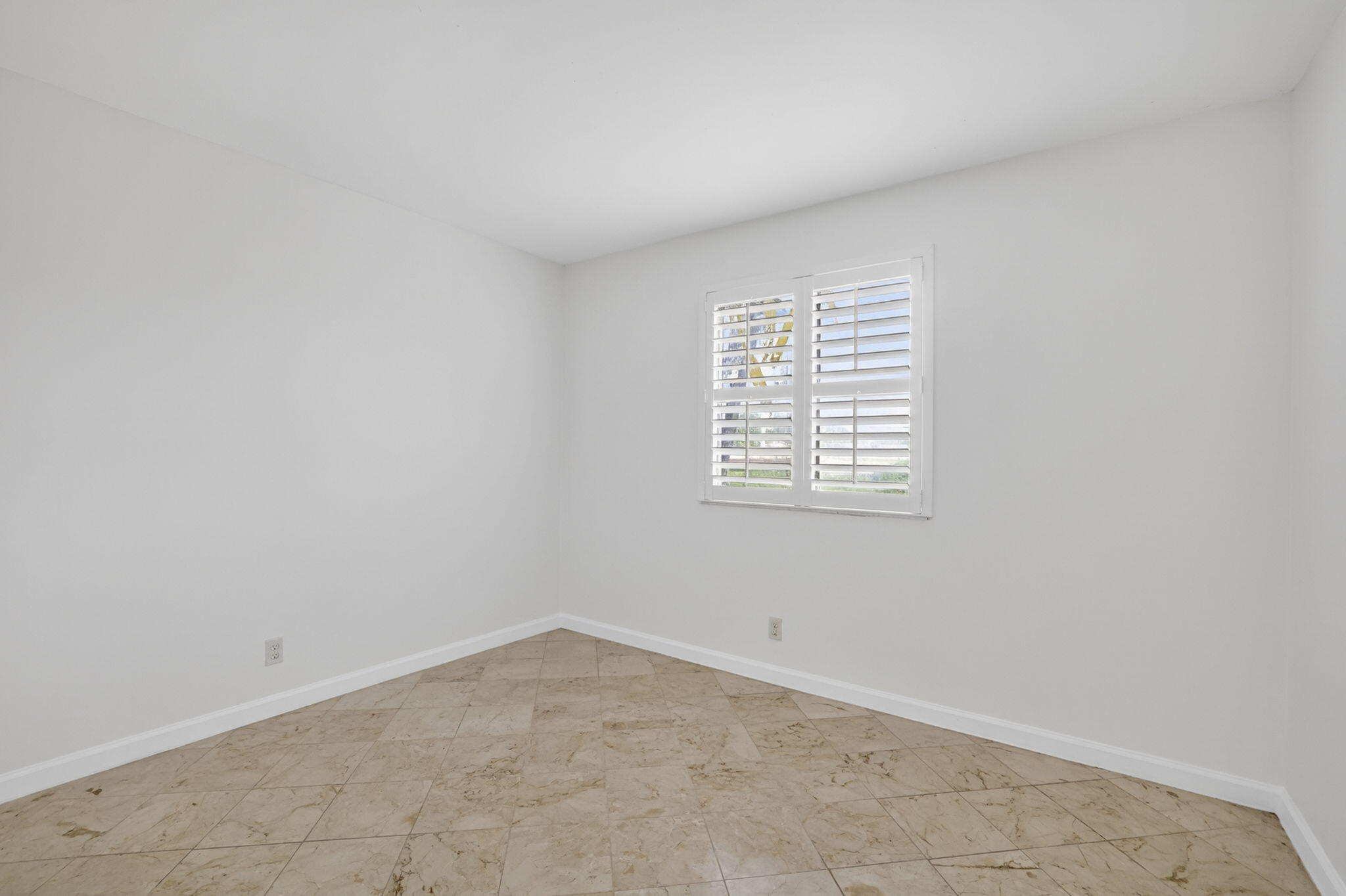 OAKLAND FOREST CLUB CONDO - Residential