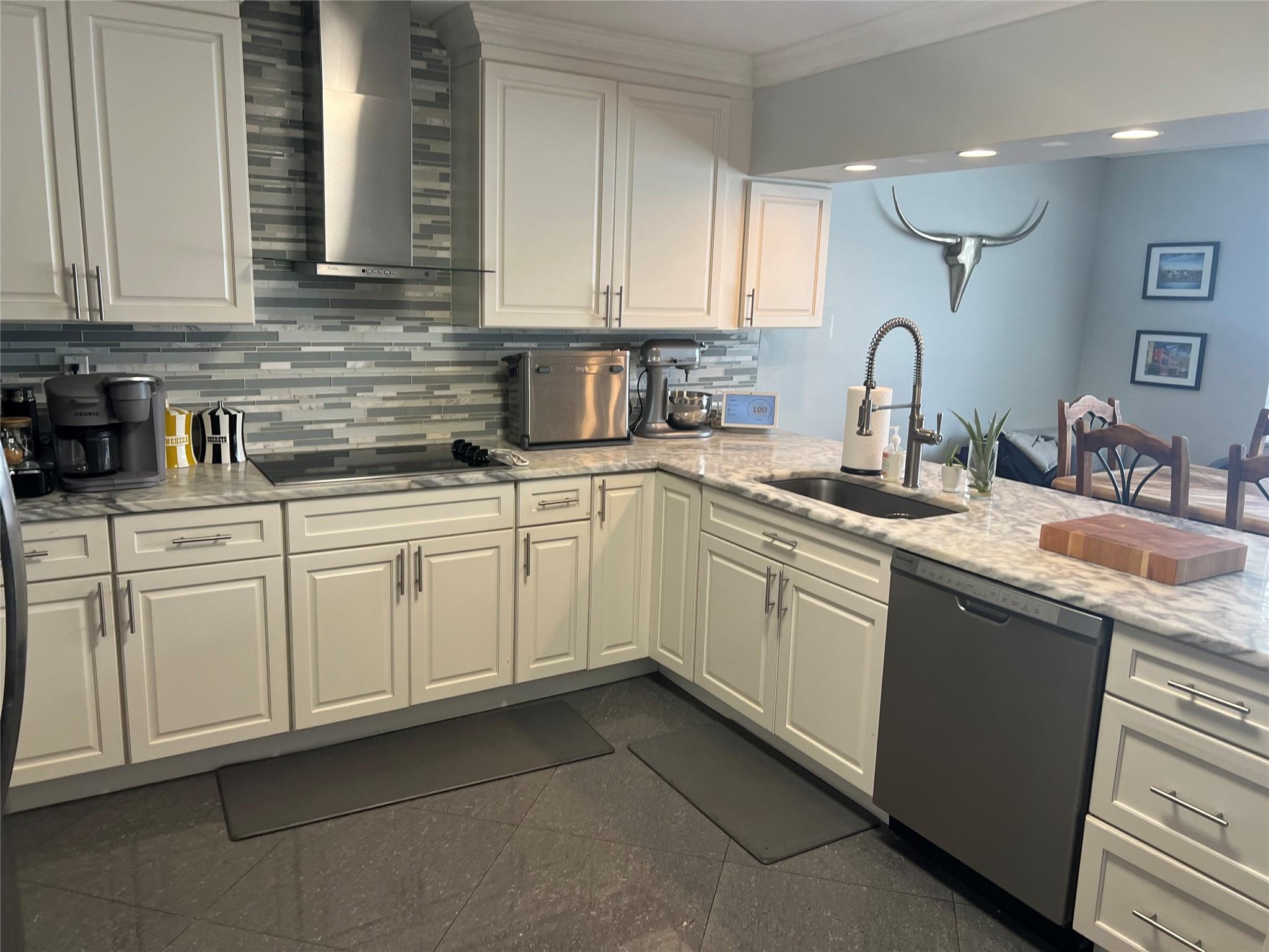 Coral Ridge Country Club - Residential Income