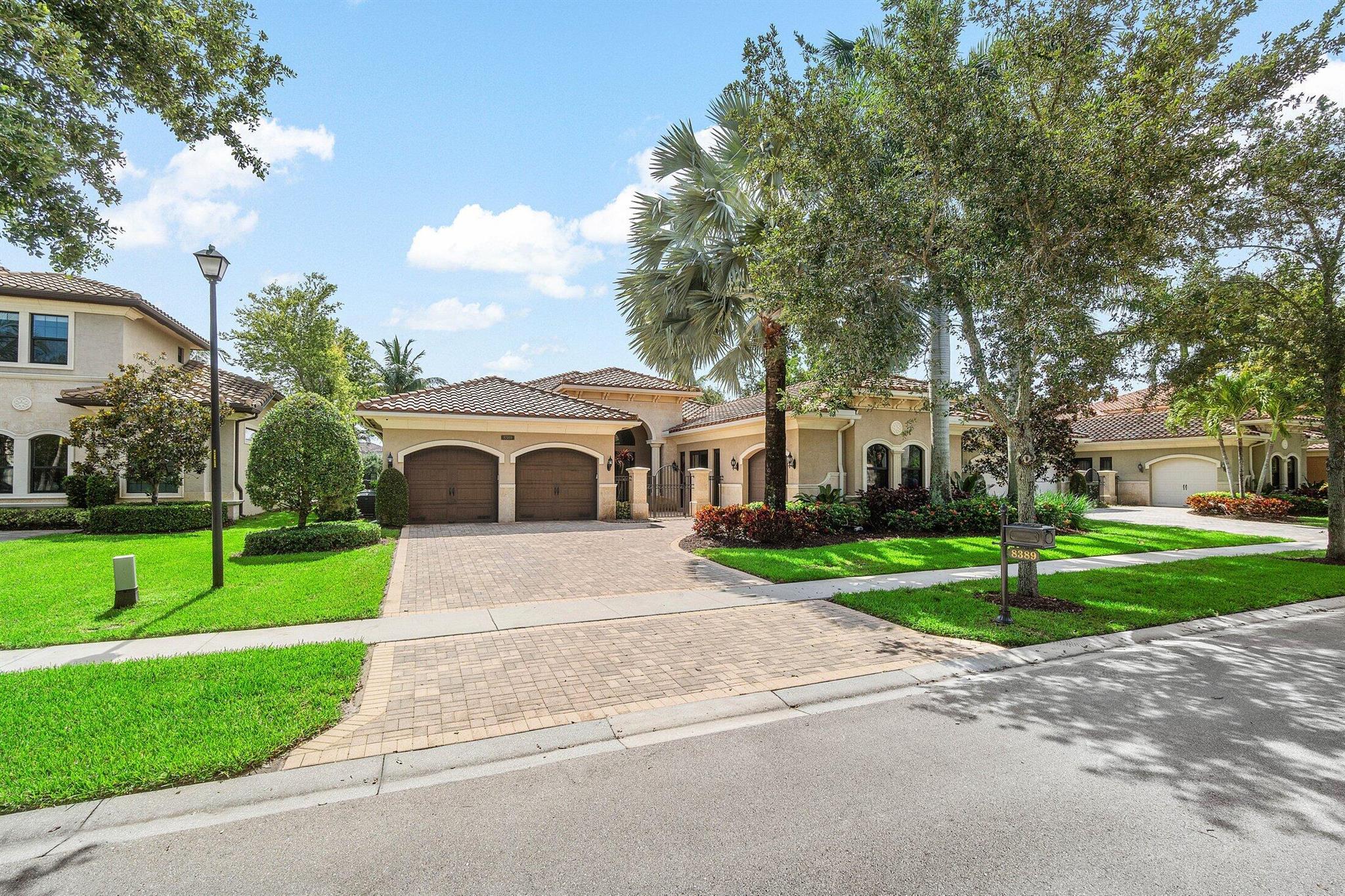 8389 Hawks Gully Avenue