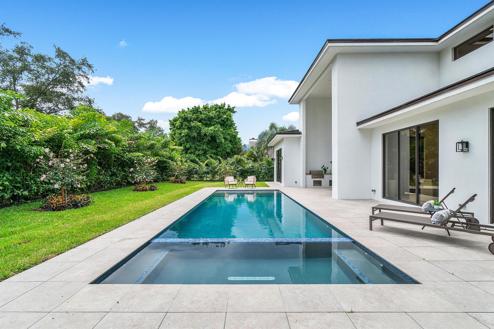 WOODFIELD COUNTRY CLUB - Residential