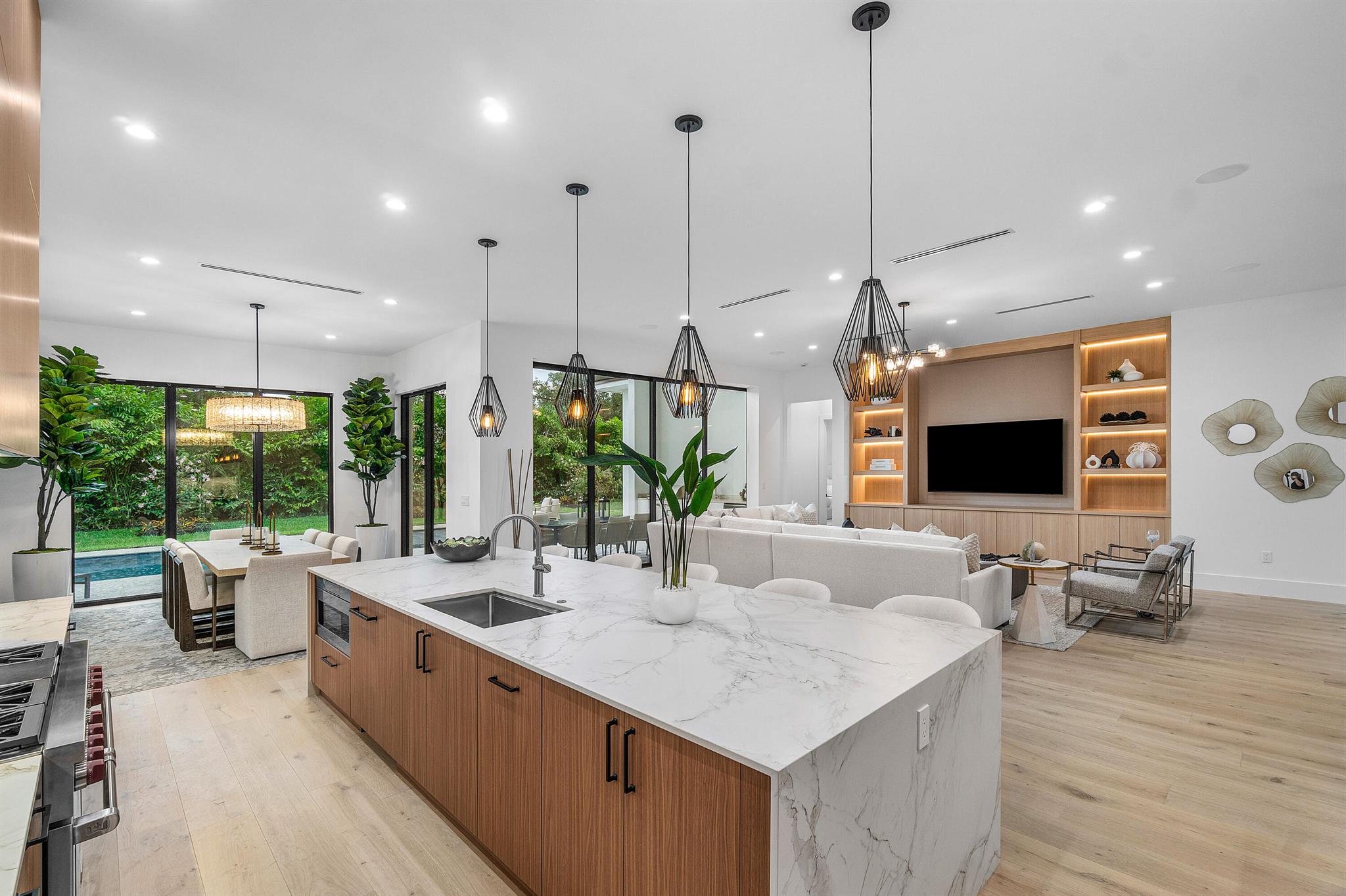 WOODFIELD COUNTRY CLUB - Residential