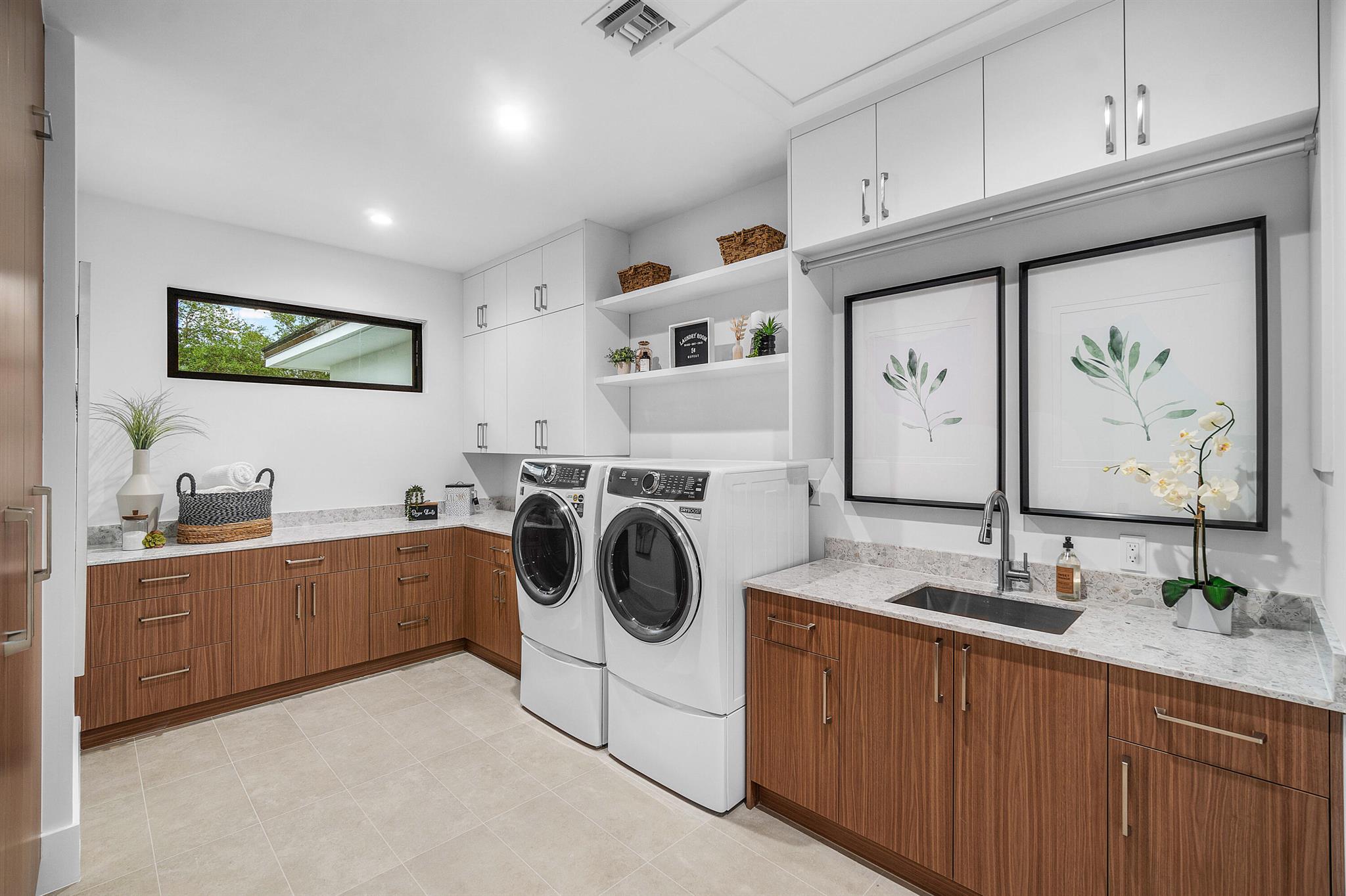 WOODFIELD COUNTRY CLUB - Residential