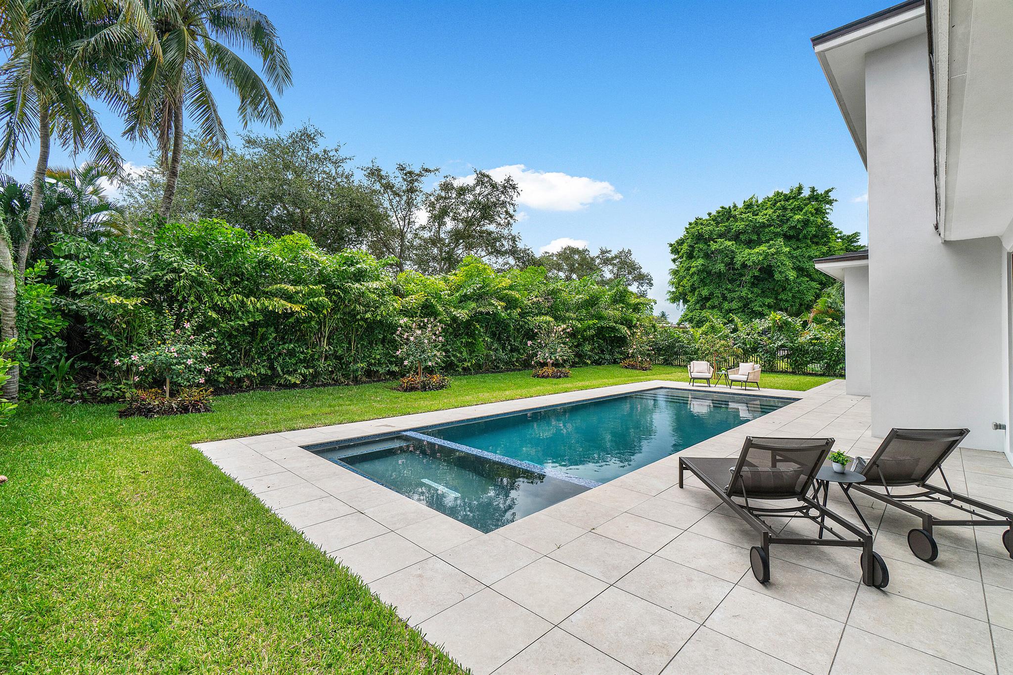 WOODFIELD COUNTRY CLUB - Residential