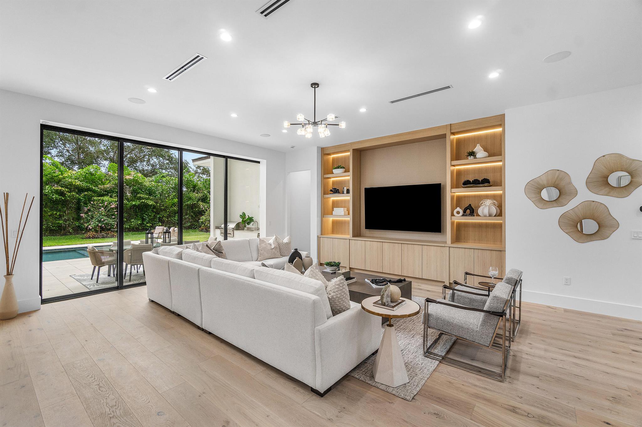 WOODFIELD COUNTRY CLUB - Residential