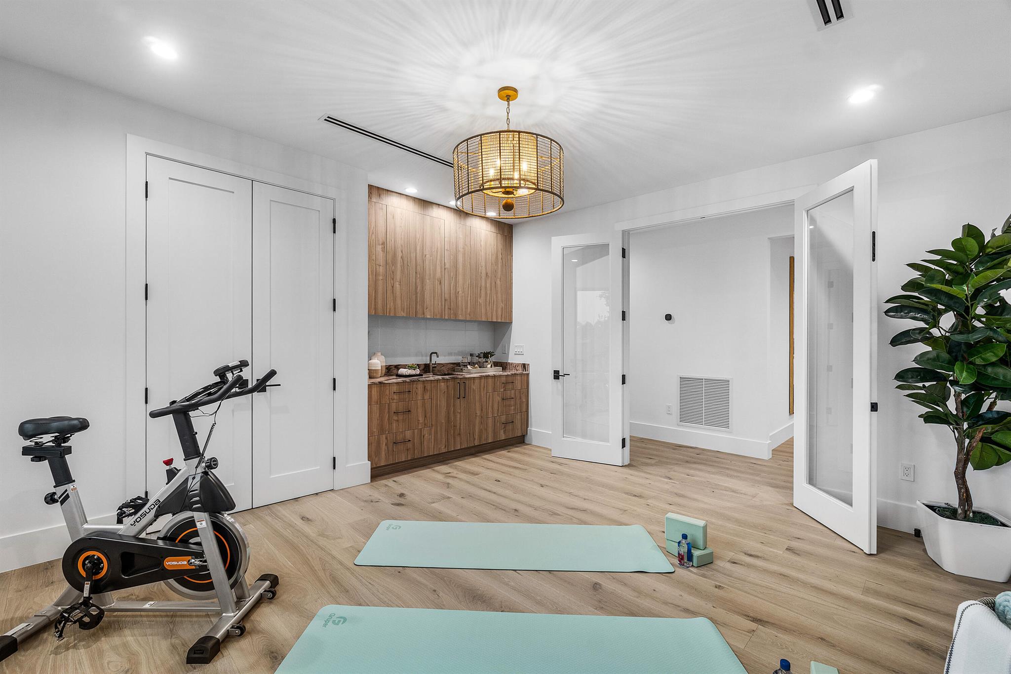 WOODFIELD COUNTRY CLUB - Residential