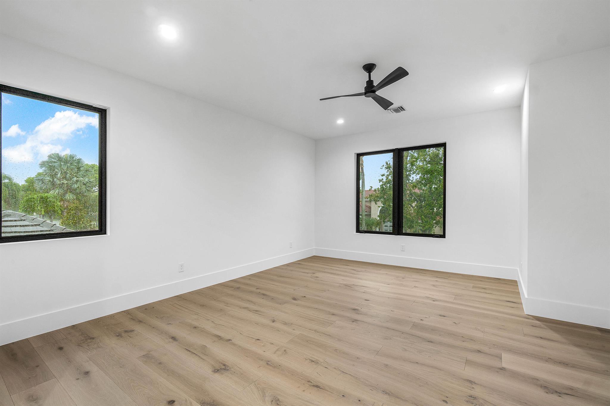 WOODFIELD COUNTRY CLUB - Residential