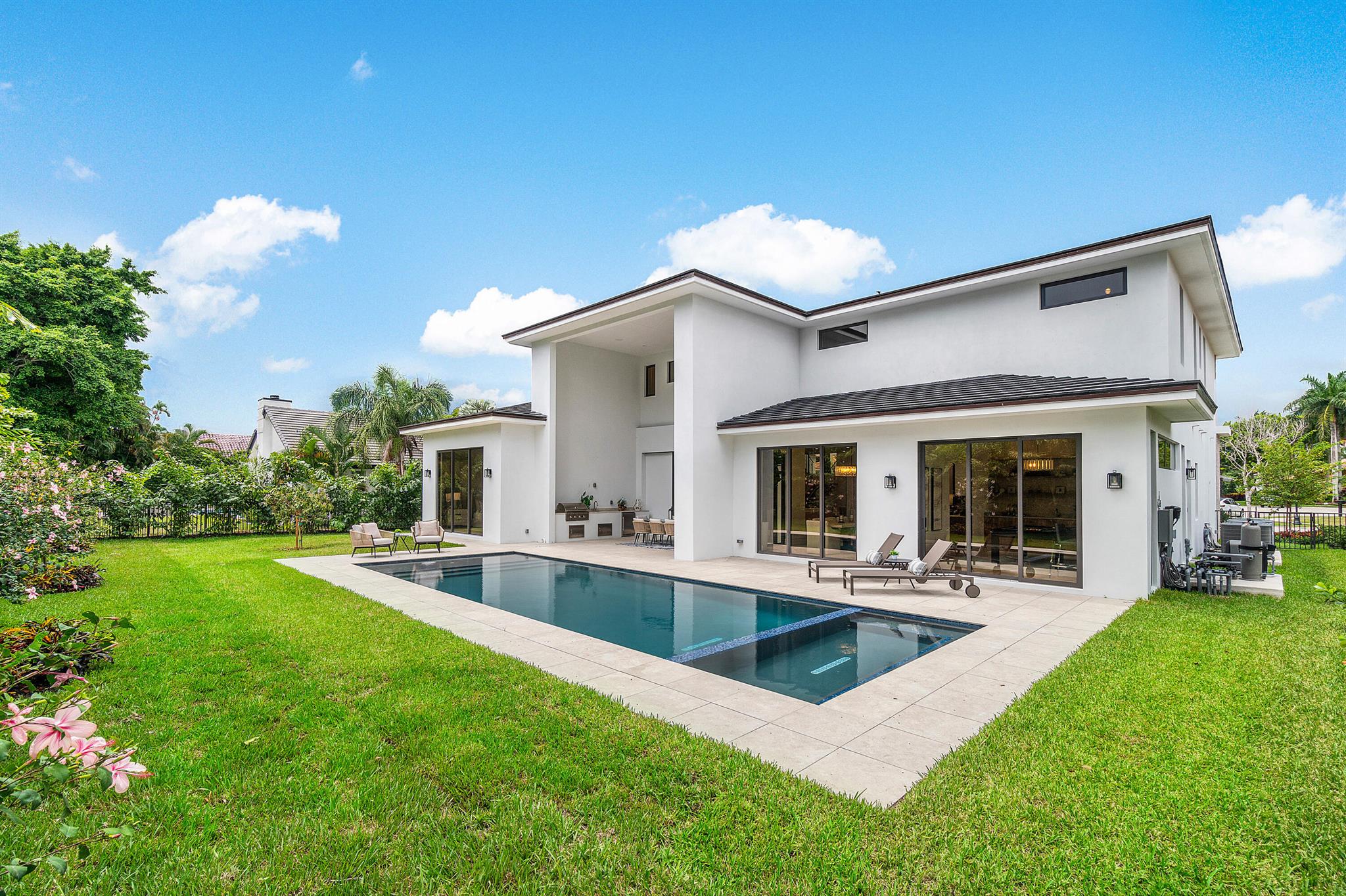 WOODFIELD COUNTRY CLUB - Residential