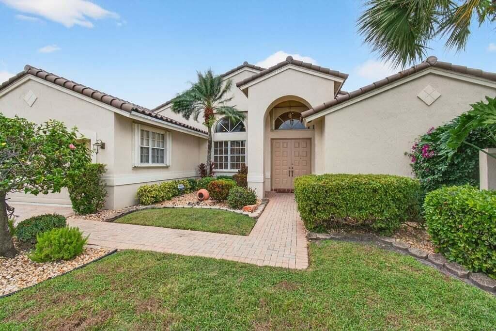 Photo of 6807 W Liseron W, Boynton Beach, FL 33437 (MLS # R11144012)