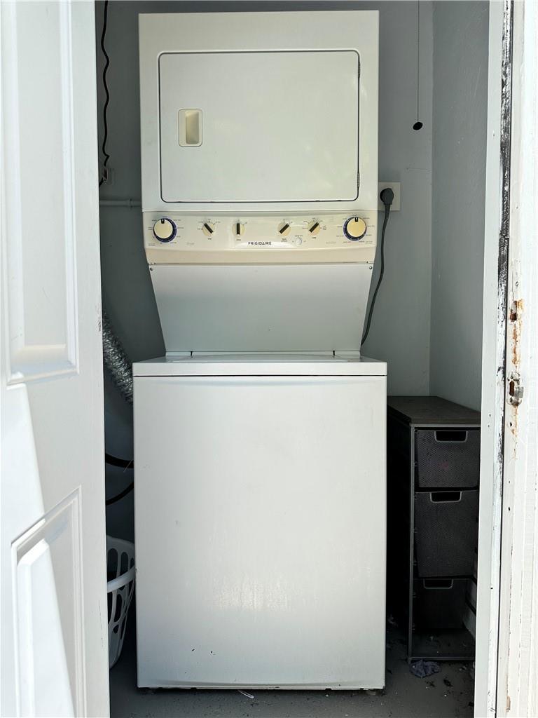 Lauderdale Park 6-33 1/2 - Residential