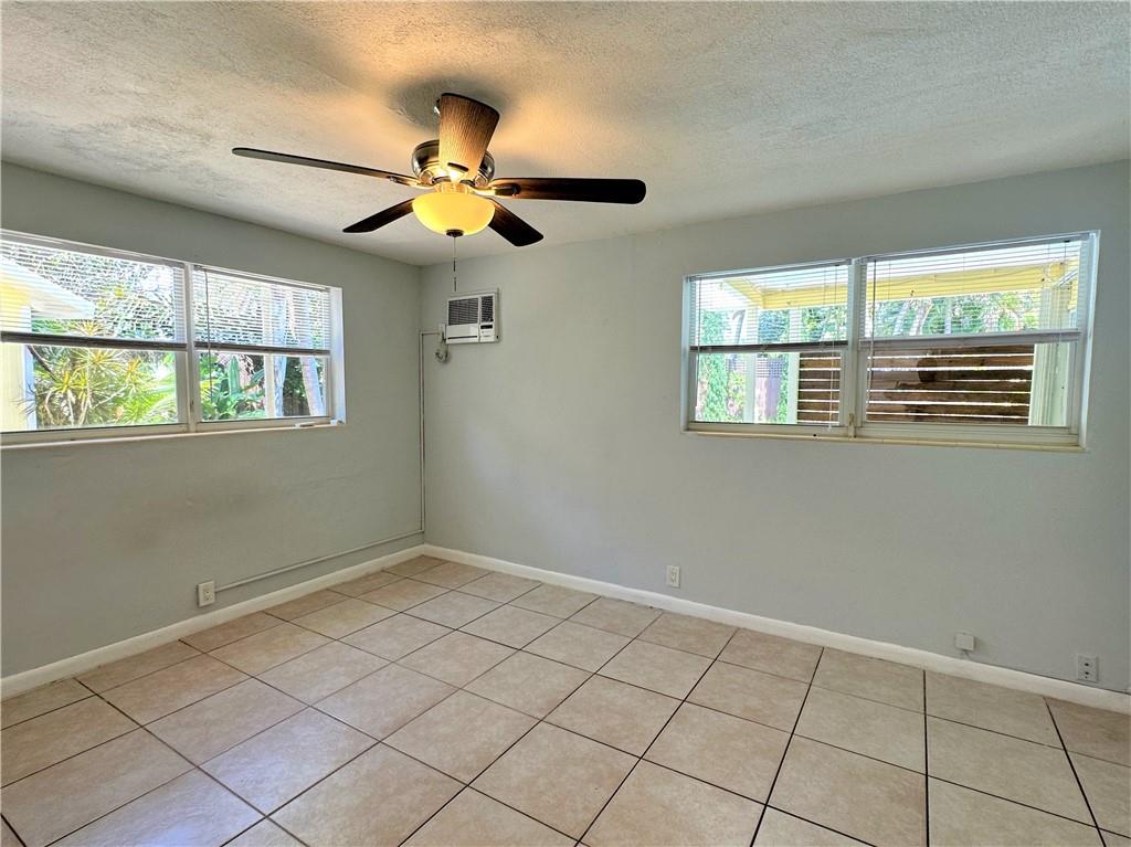 Lauderdale Park 6-33 1/2 - Residential