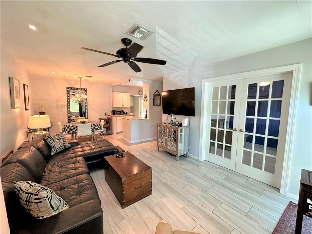 Lauderdale Park 6-33 1/2 - Residential