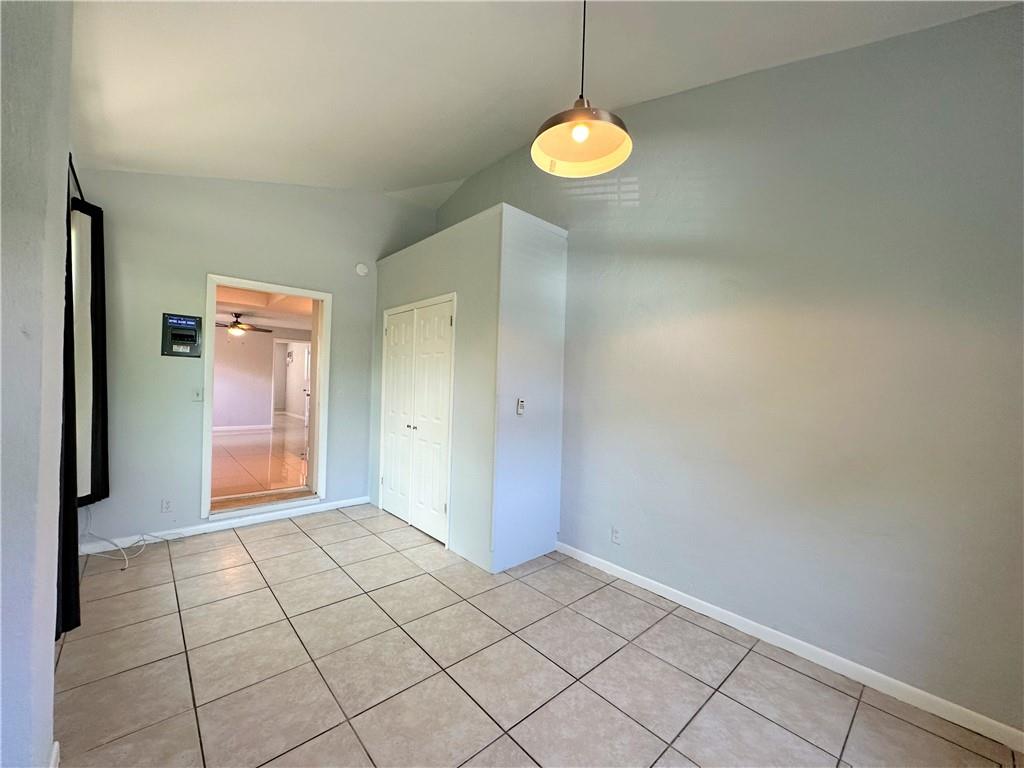 Lauderdale Park 6-33 1/2 - Residential