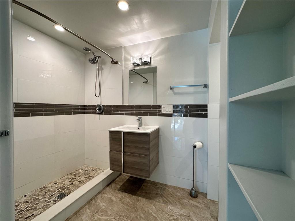 Lauderdale Park 6-33 1/2 - Residential