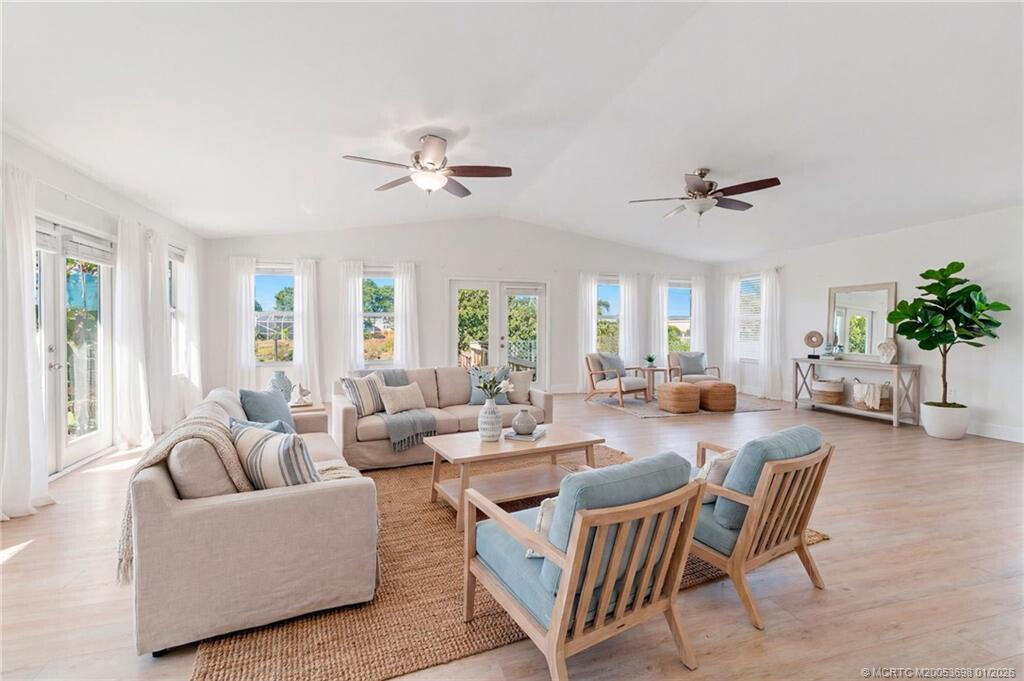 643 SE Harborview Drive