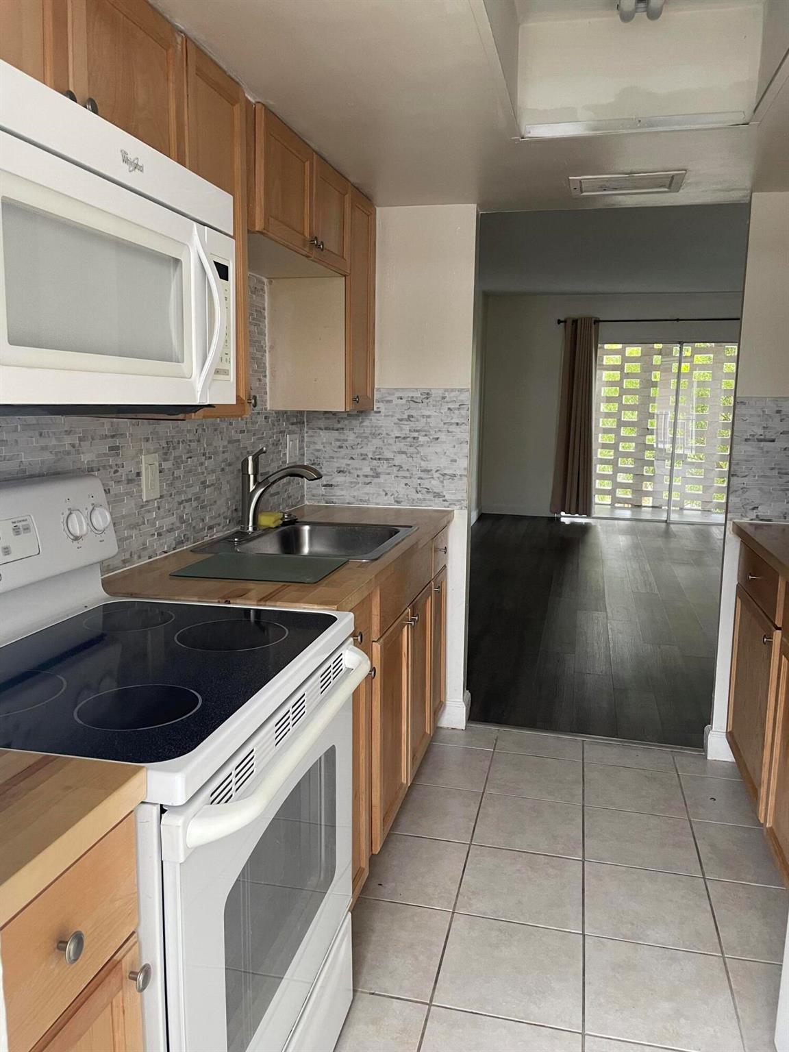 APARTMENTS AT TIMBERLAKE - Residential Lease