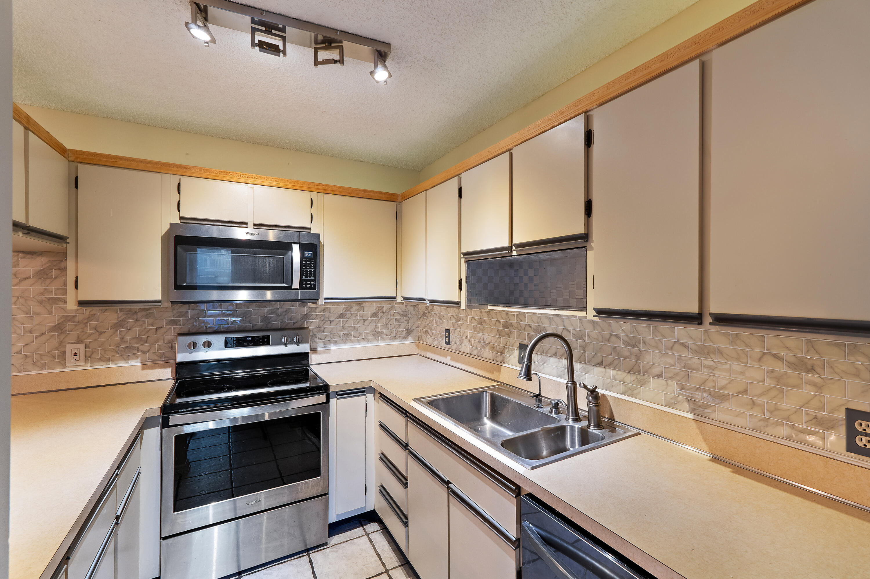 CAMELOT GARDENS PHASES 1 THRU 11 - Residential