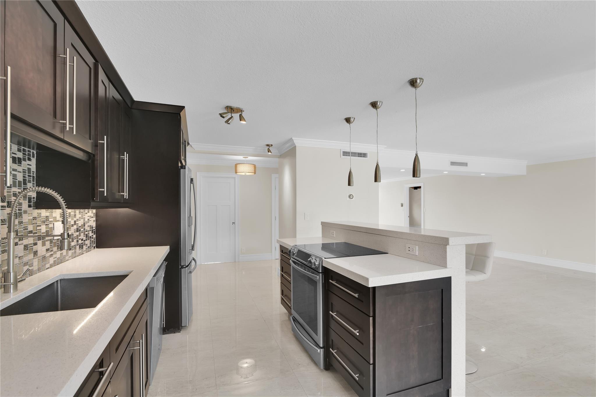 250 E Royal Palm Rd 2A