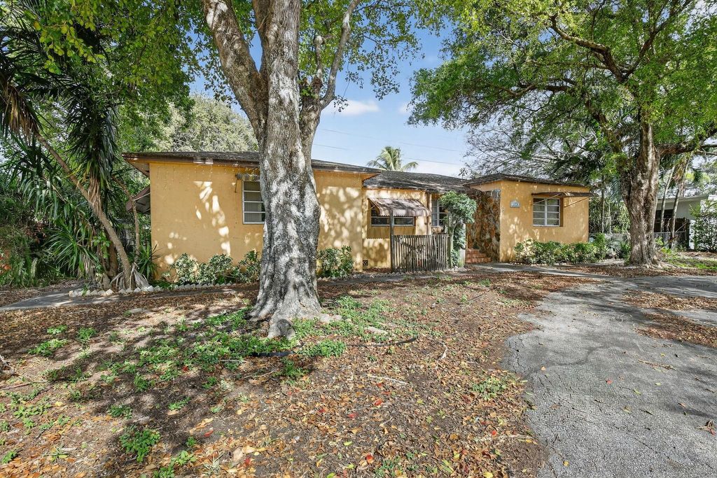 Photo of 2619 Arthur Street, Hollywood, FL 33020 (MLS # F10541408)